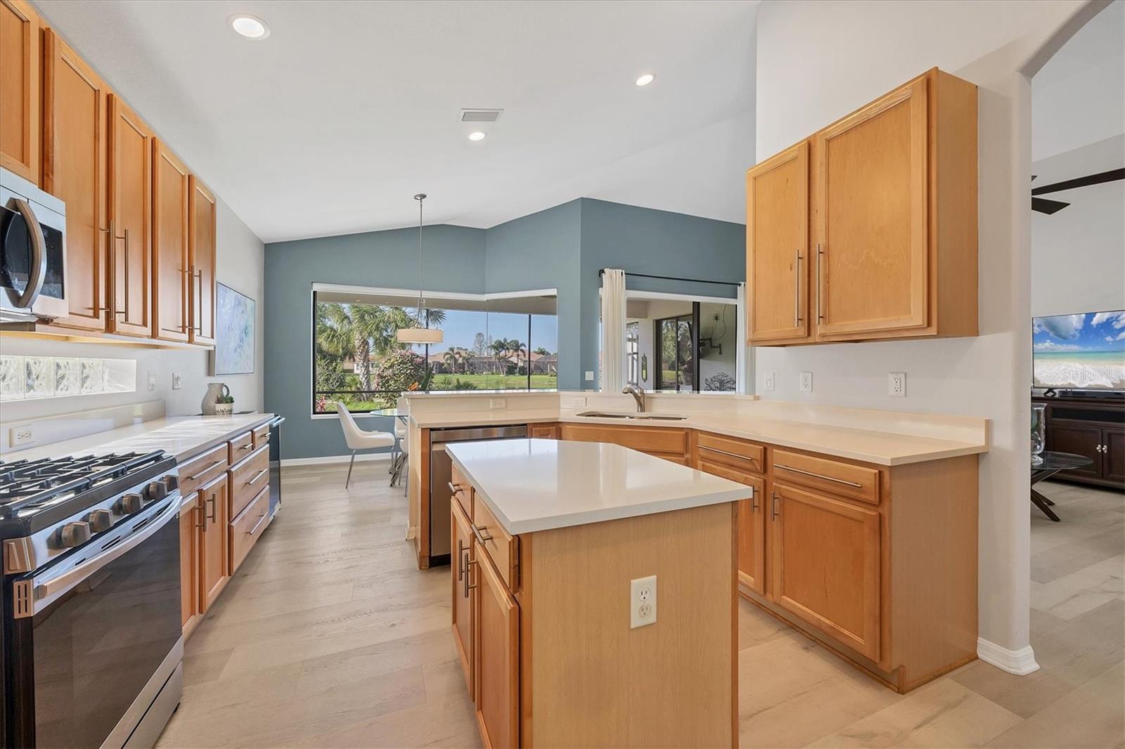 Image 19 of 57 For 6458 Tailfeather Way