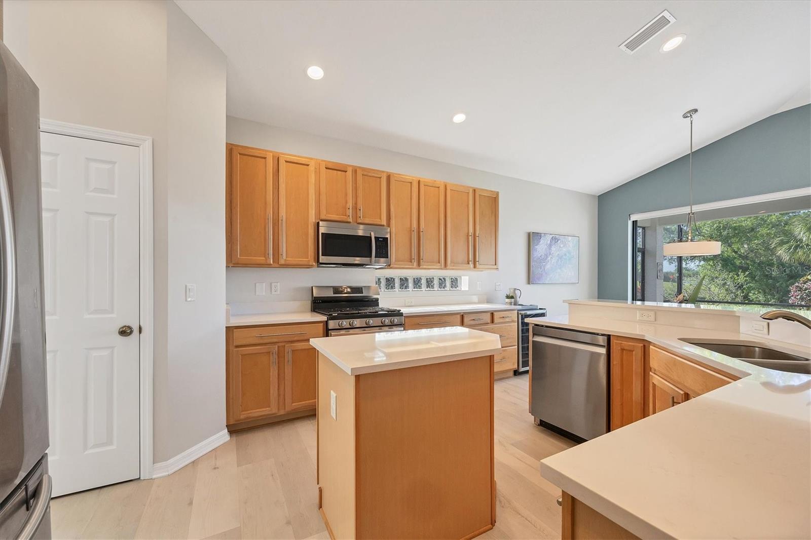 Image 20 of 57 For 6458 Tailfeather Way