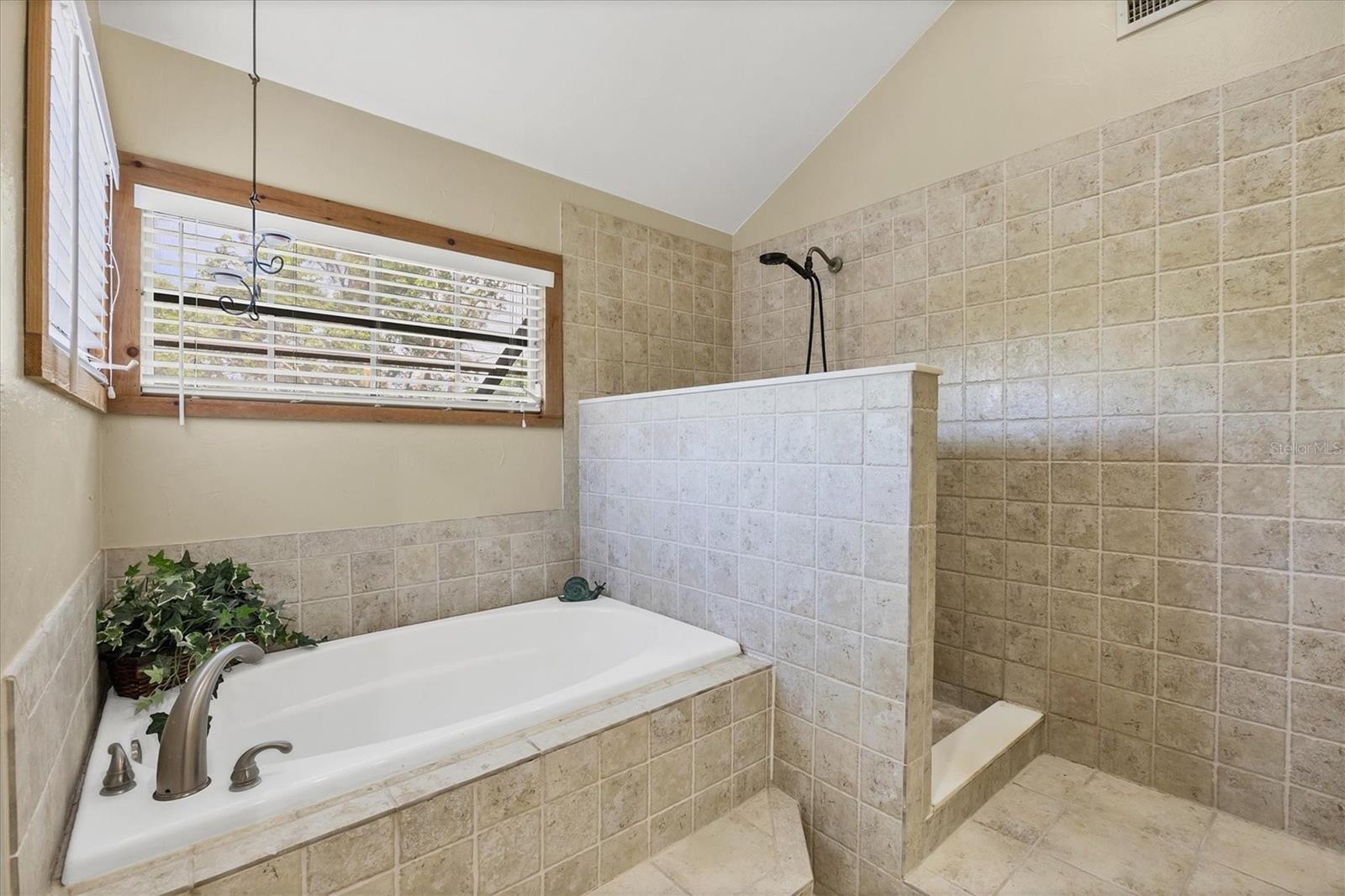 Image 21 of 37 For 4063 Woodview Drive