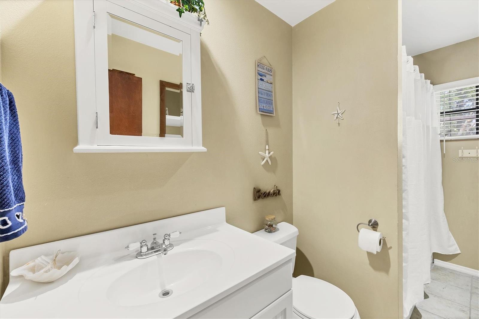 Image 23 of 37 For 4063 Woodview Drive