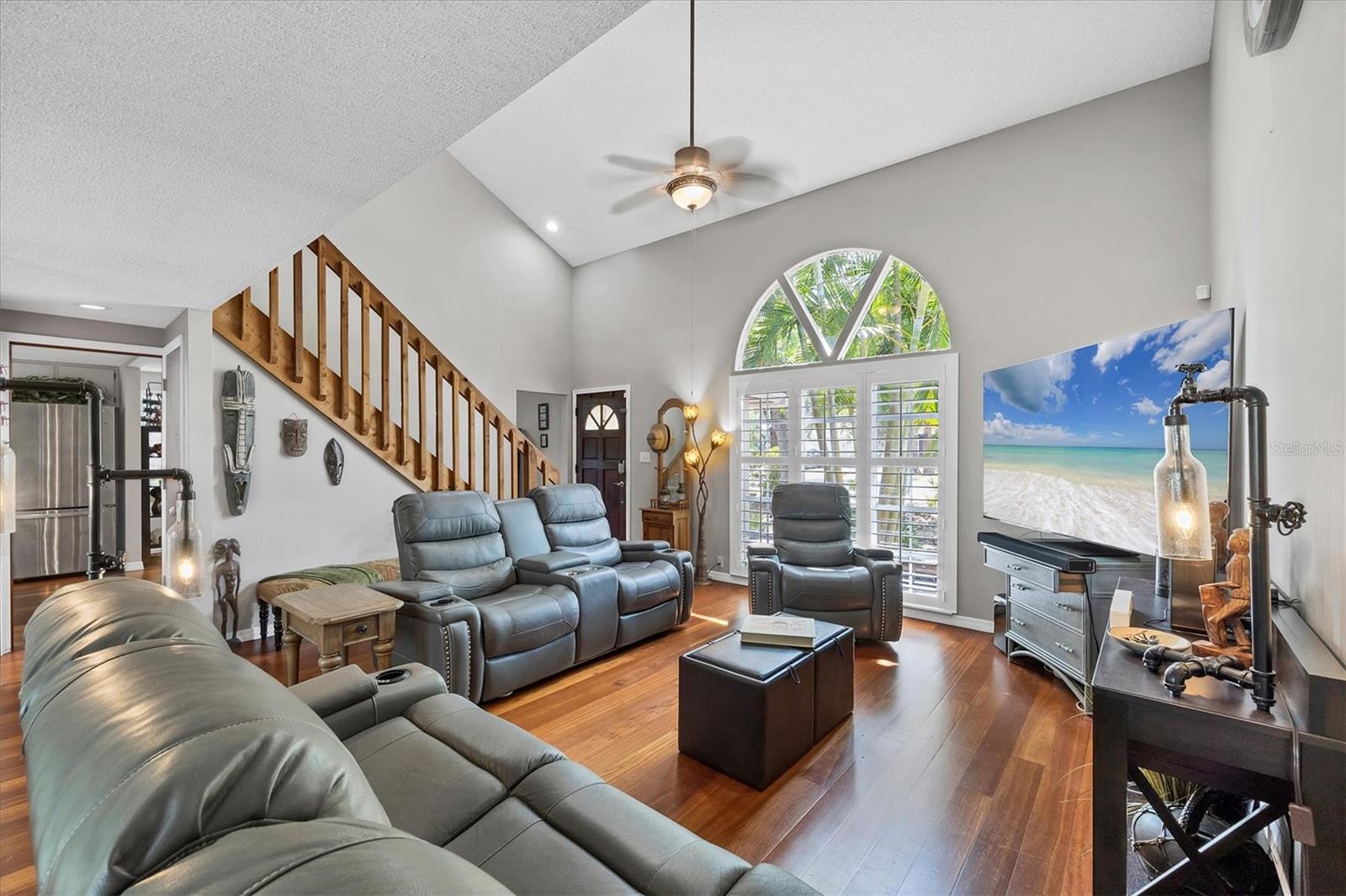 Image 6 of 37 For 4063 Woodview Drive