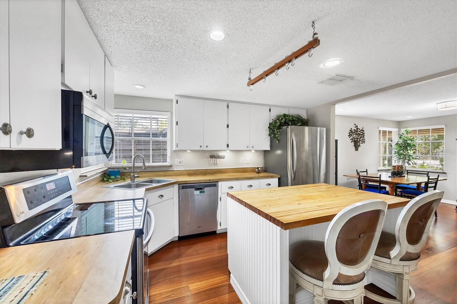 Image 9 of 37 For 4063 Woodview Drive