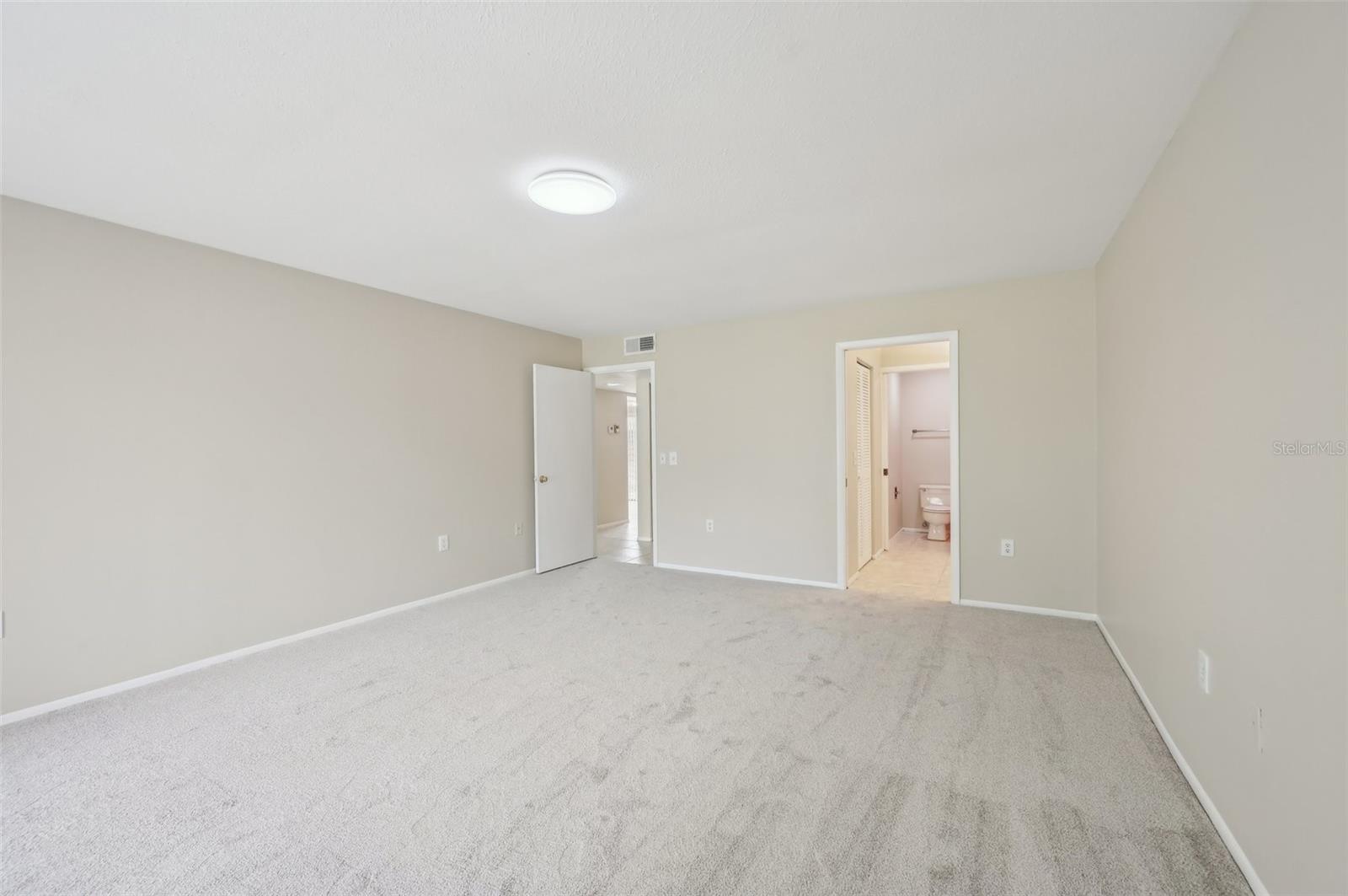 Image 13 of 47 For 510 Spring Lakes Boulevard