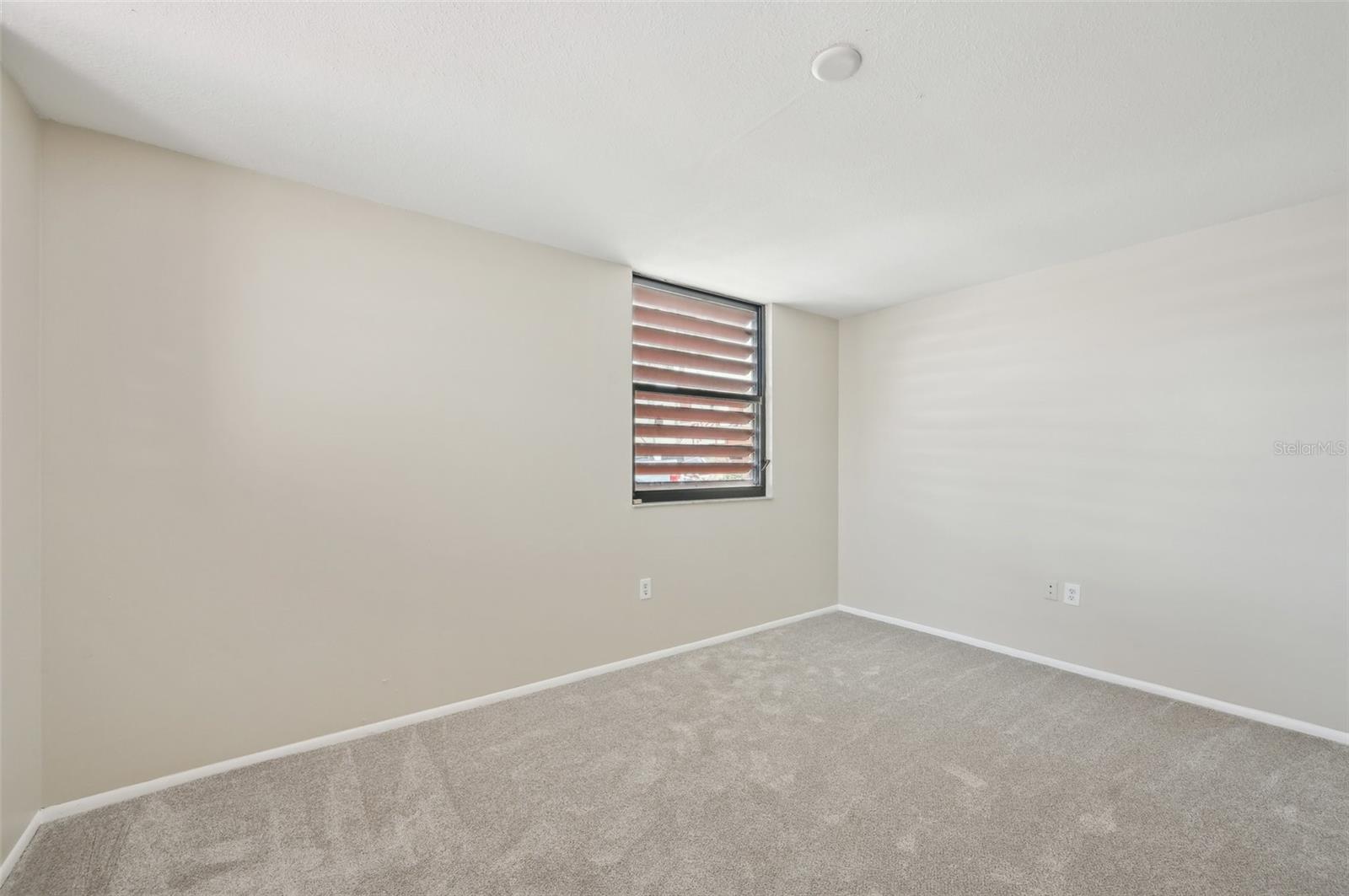 Image 18 of 47 For 510 Spring Lakes Boulevard