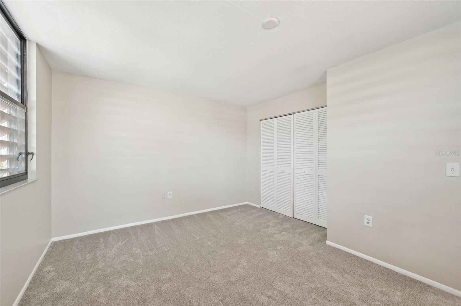 Image 19 of 47 For 510 Spring Lakes Boulevard