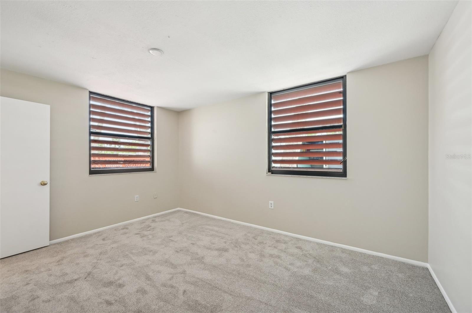 Image 21 of 47 For 510 Spring Lakes Boulevard