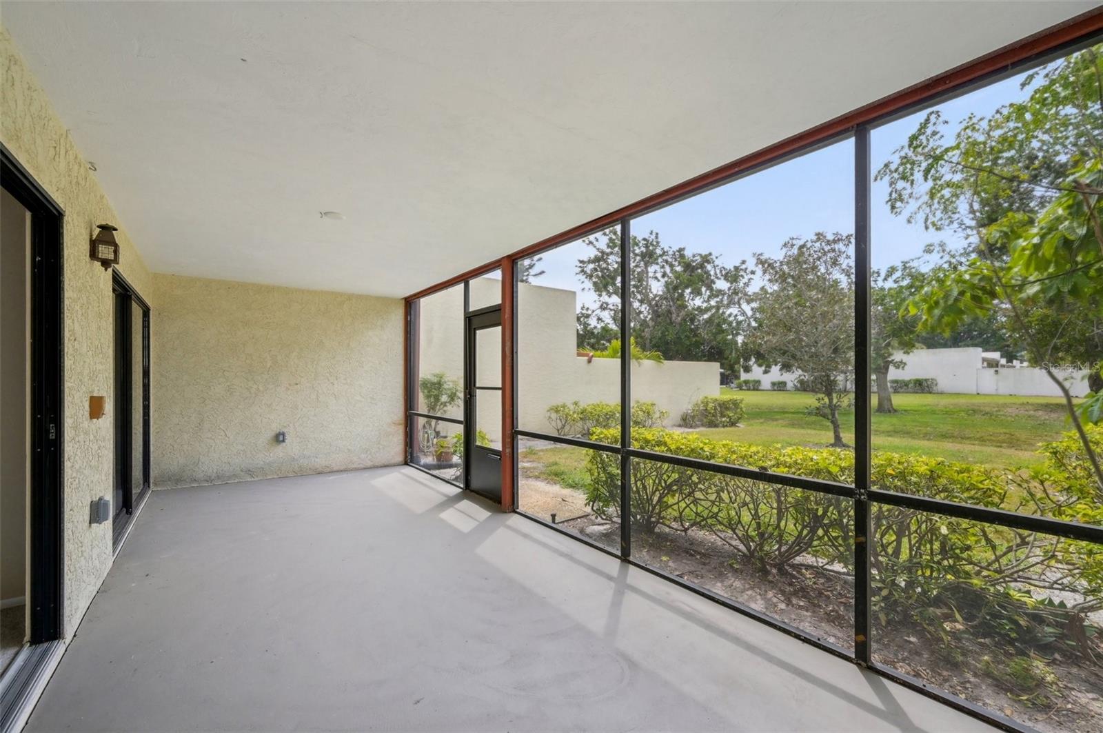 Image 25 of 47 For 510 Spring Lakes Boulevard