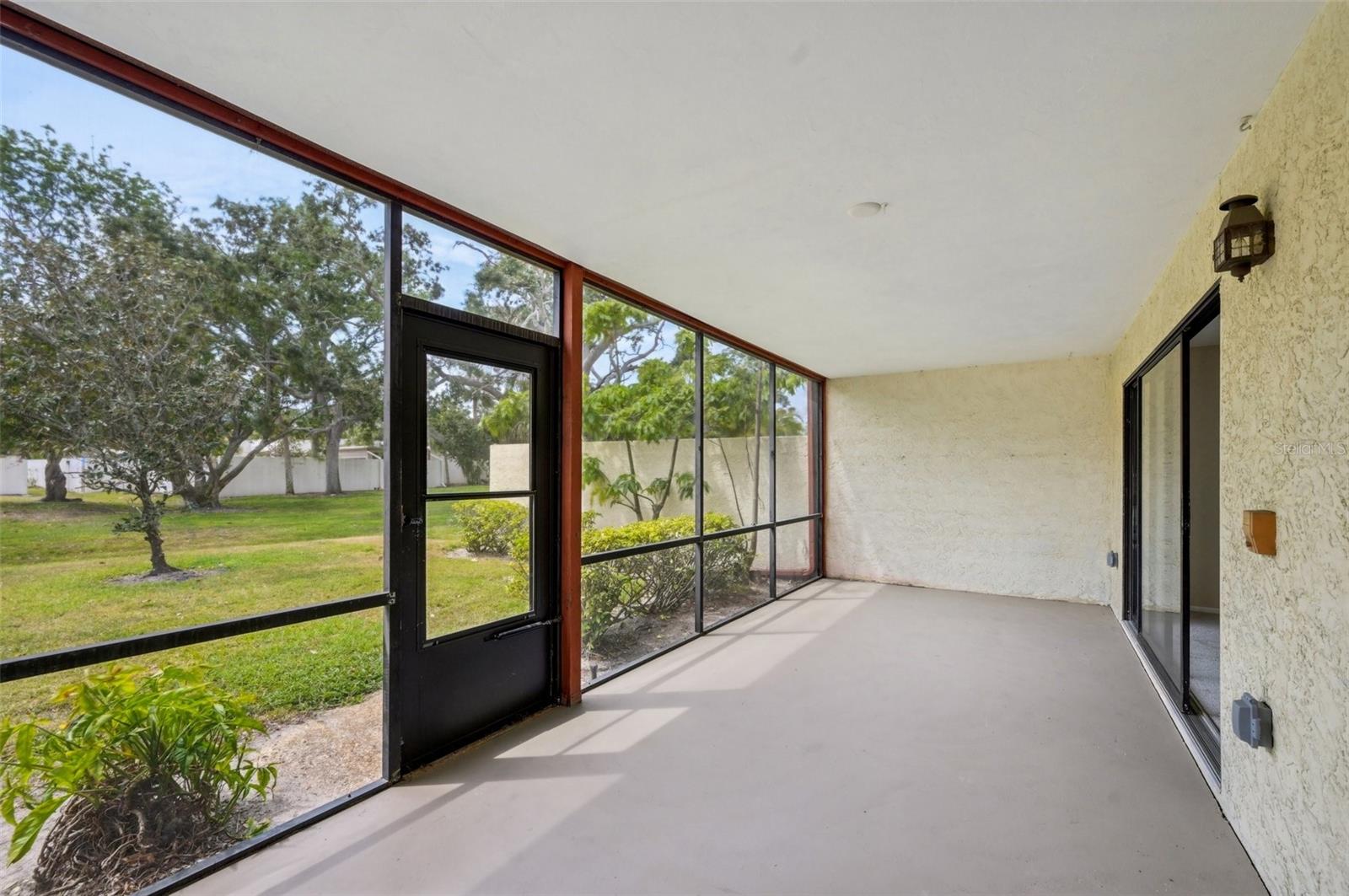 Image 27 of 47 For 510 Spring Lakes Boulevard