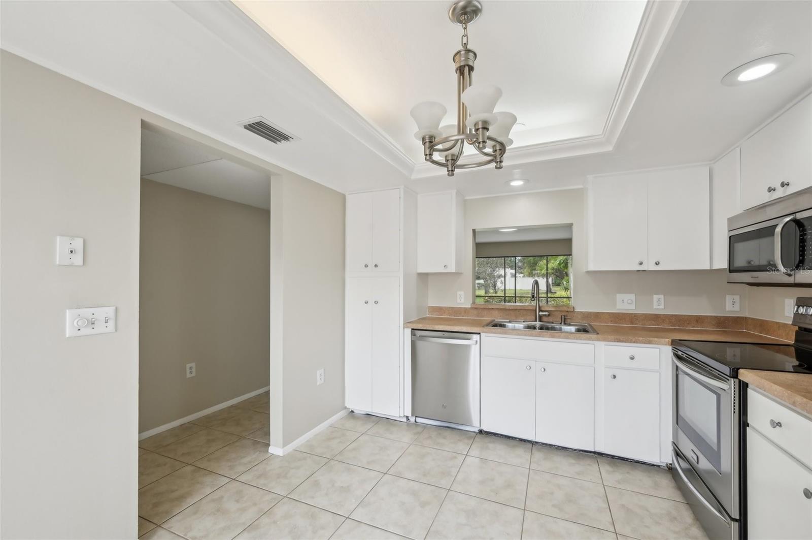 Image 6 of 47 For 510 Spring Lakes Boulevard
