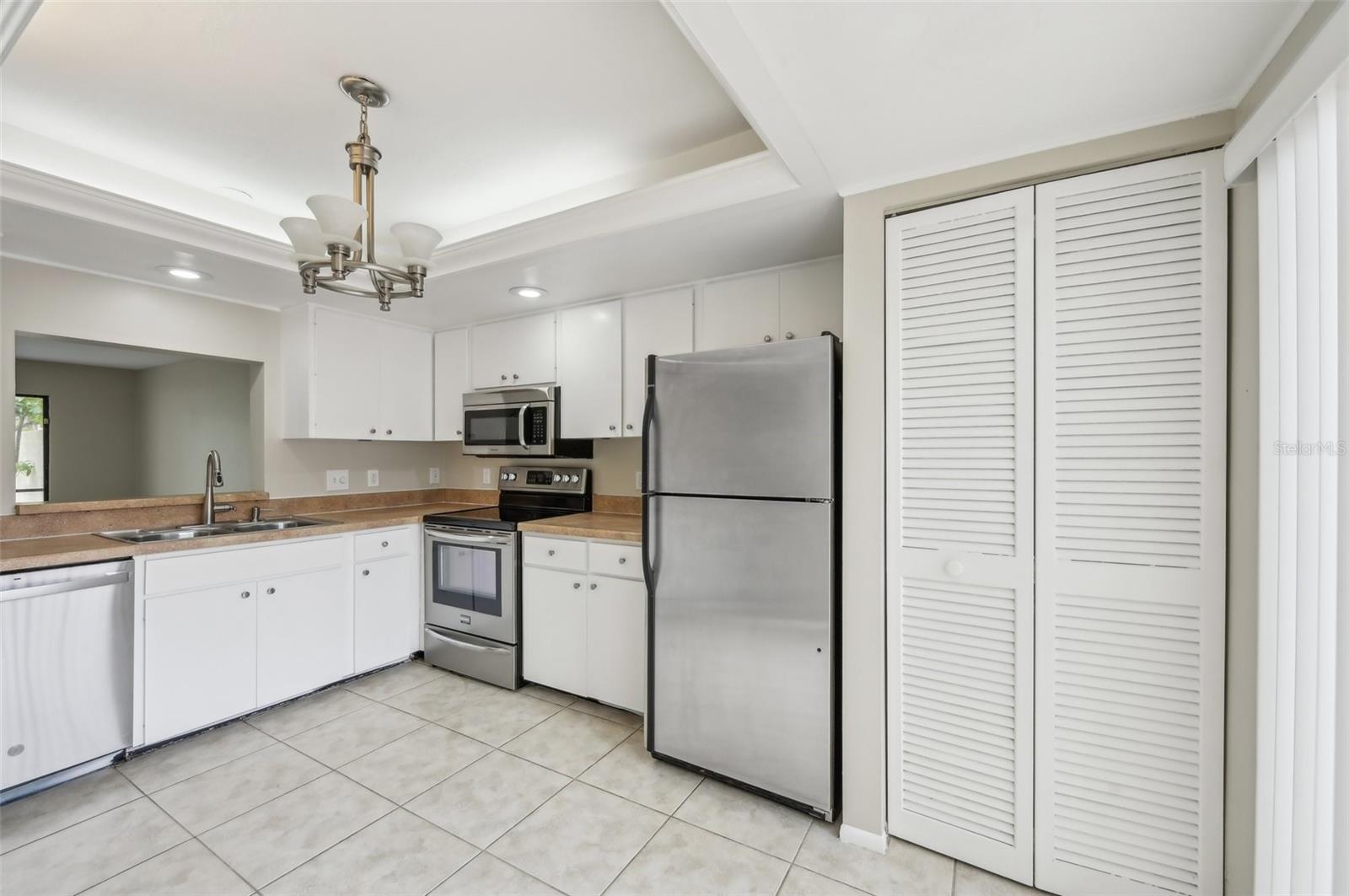 Image 7 of 47 For 510 Spring Lakes Boulevard