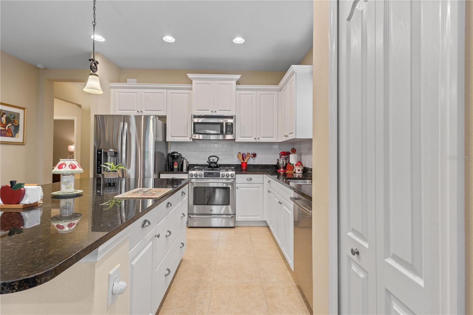 Image 14 of 47 For 4021 Wildgrass Place