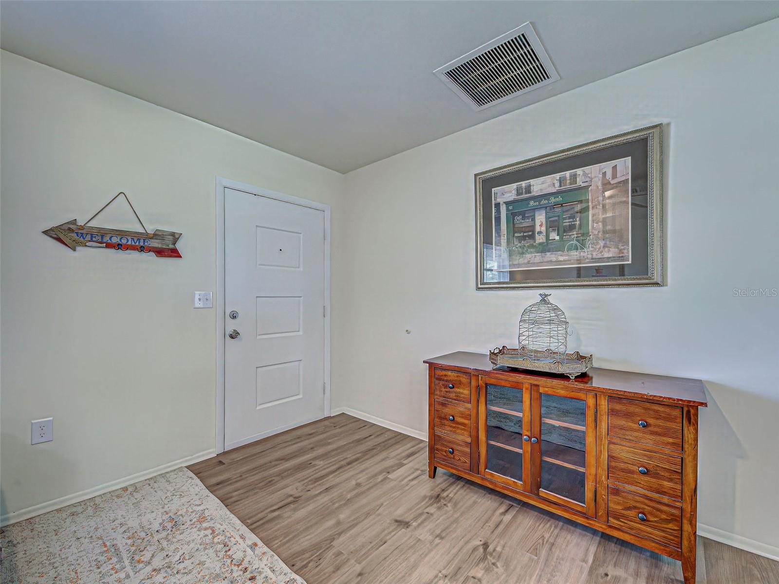 Image 10 of 68 For 441 Venetia Avenue