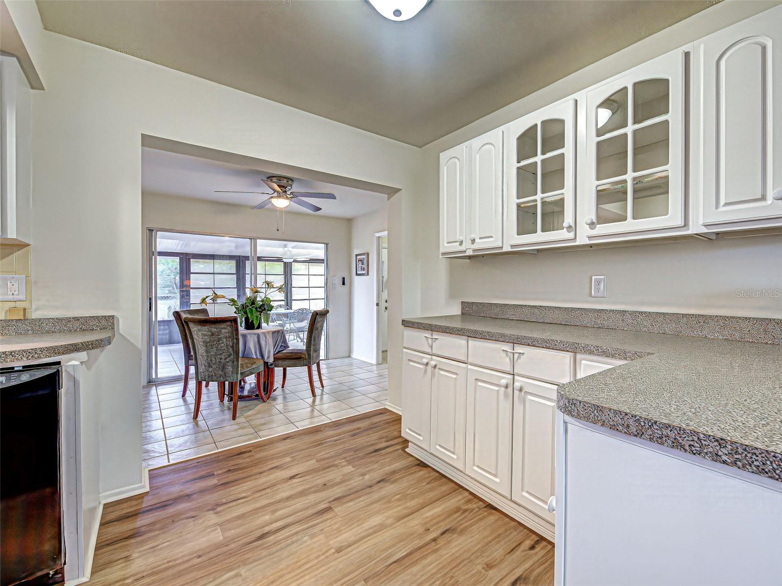 Image 16 of 68 For 441 Venetia Avenue
