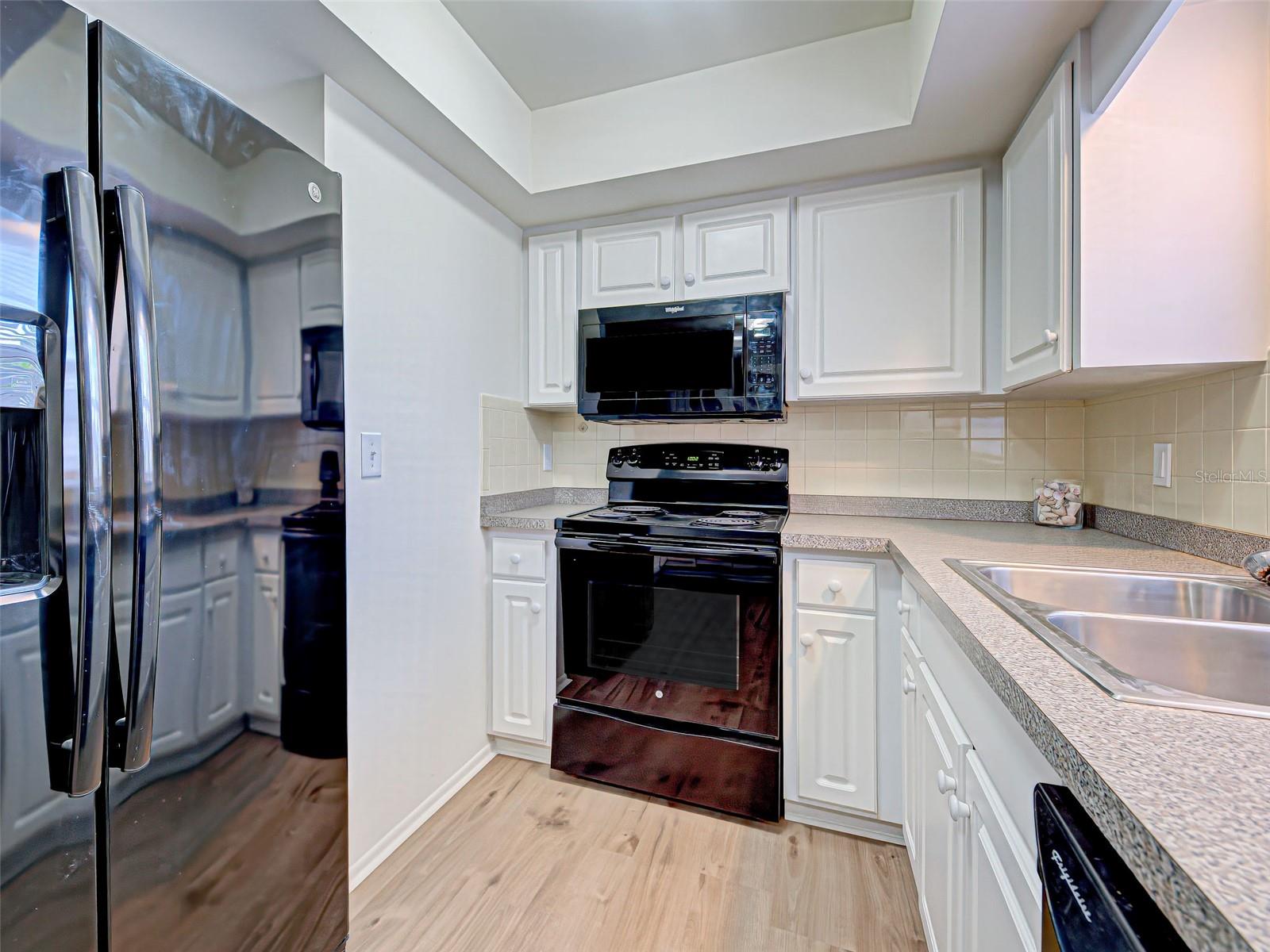 Image 18 of 68 For 441 Venetia Avenue