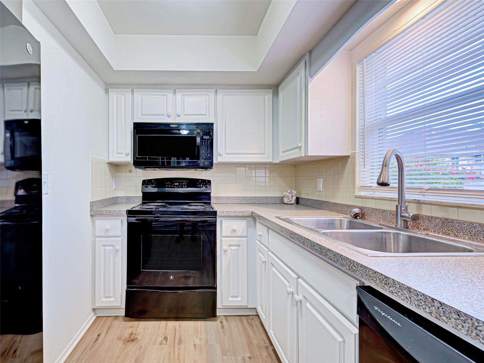 Image 19 of 68 For 441 Venetia Avenue