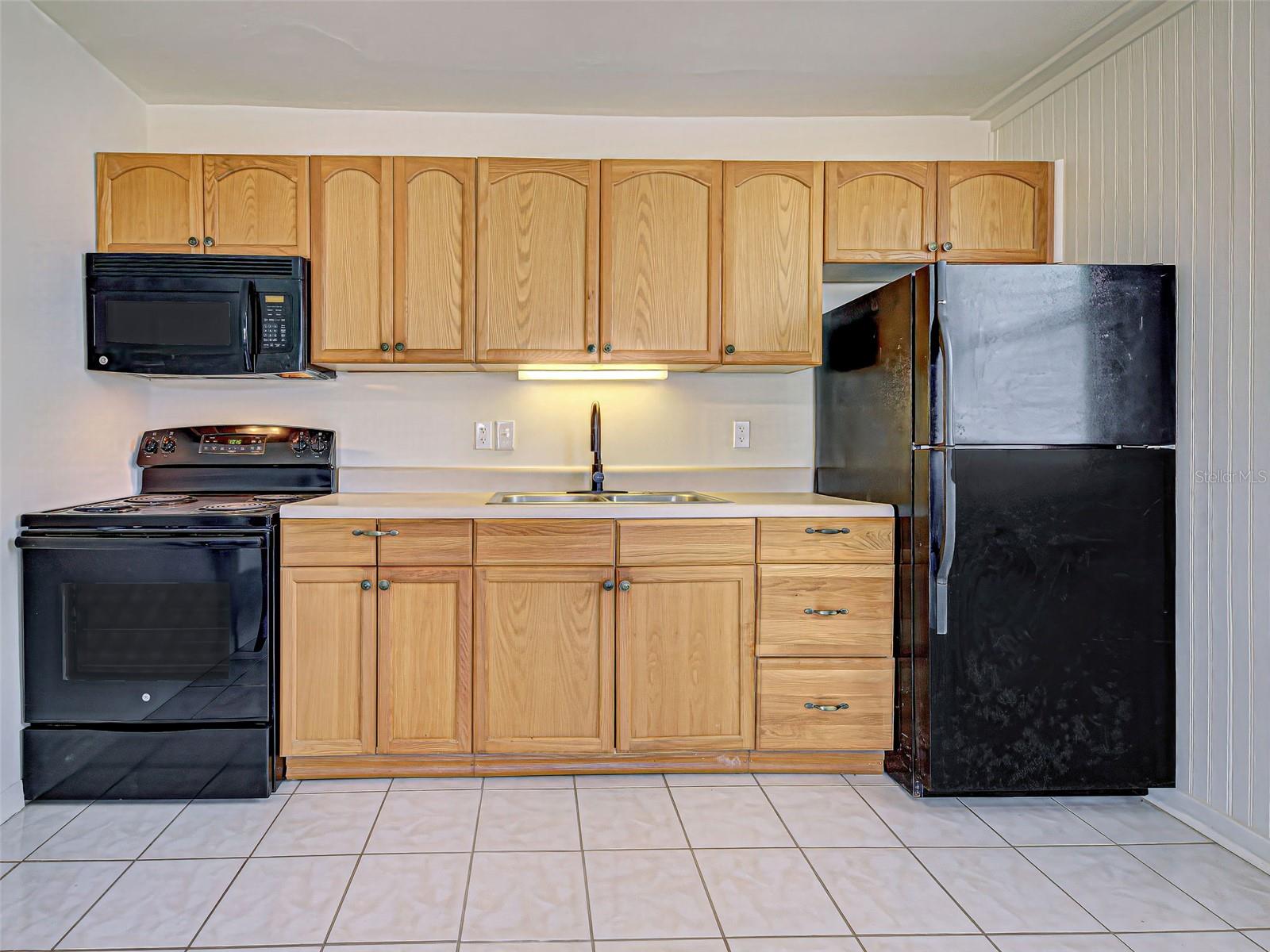 Image 36 of 68 For 441 Venetia Avenue