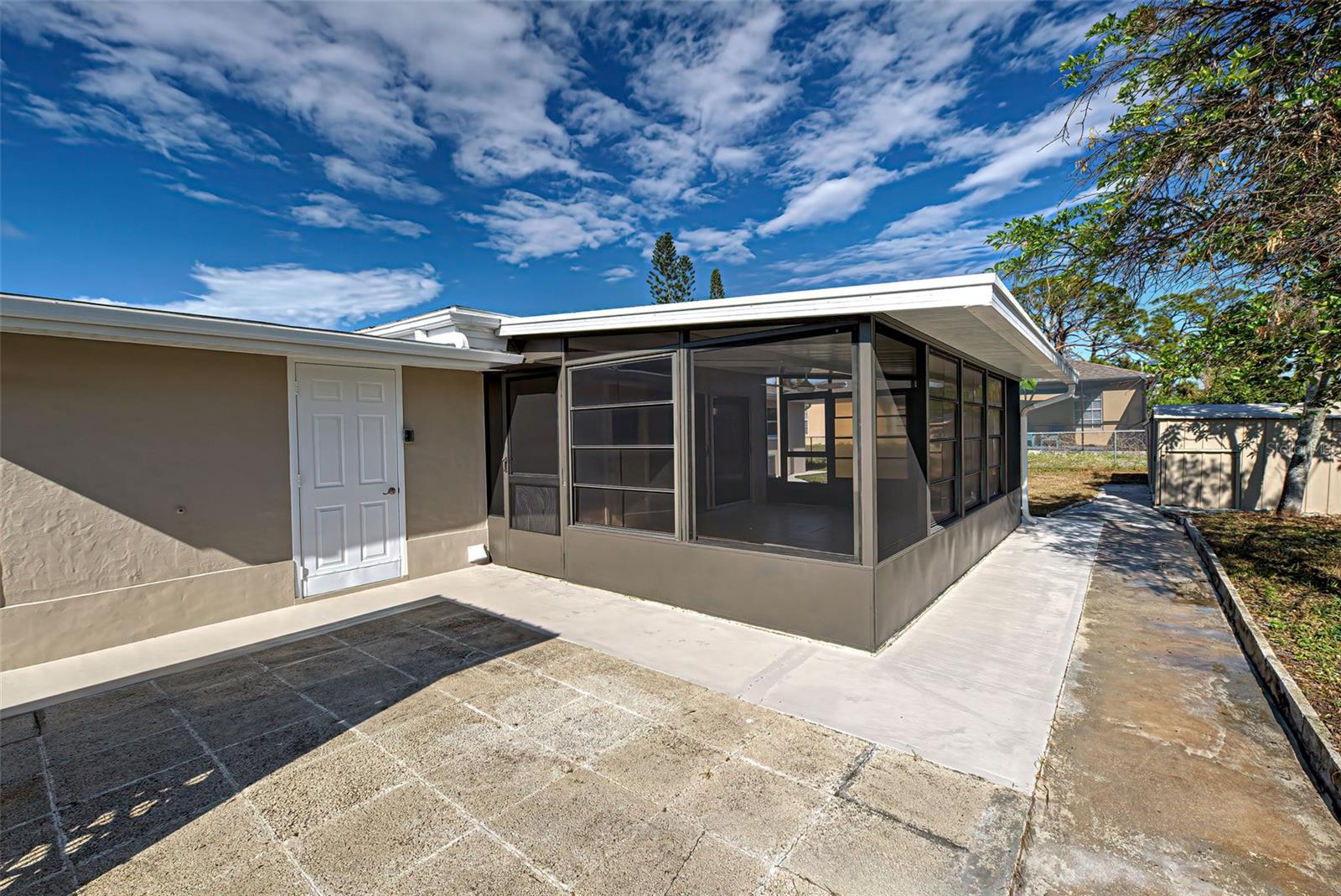 Image 4 of 68 For 441 Venetia Avenue