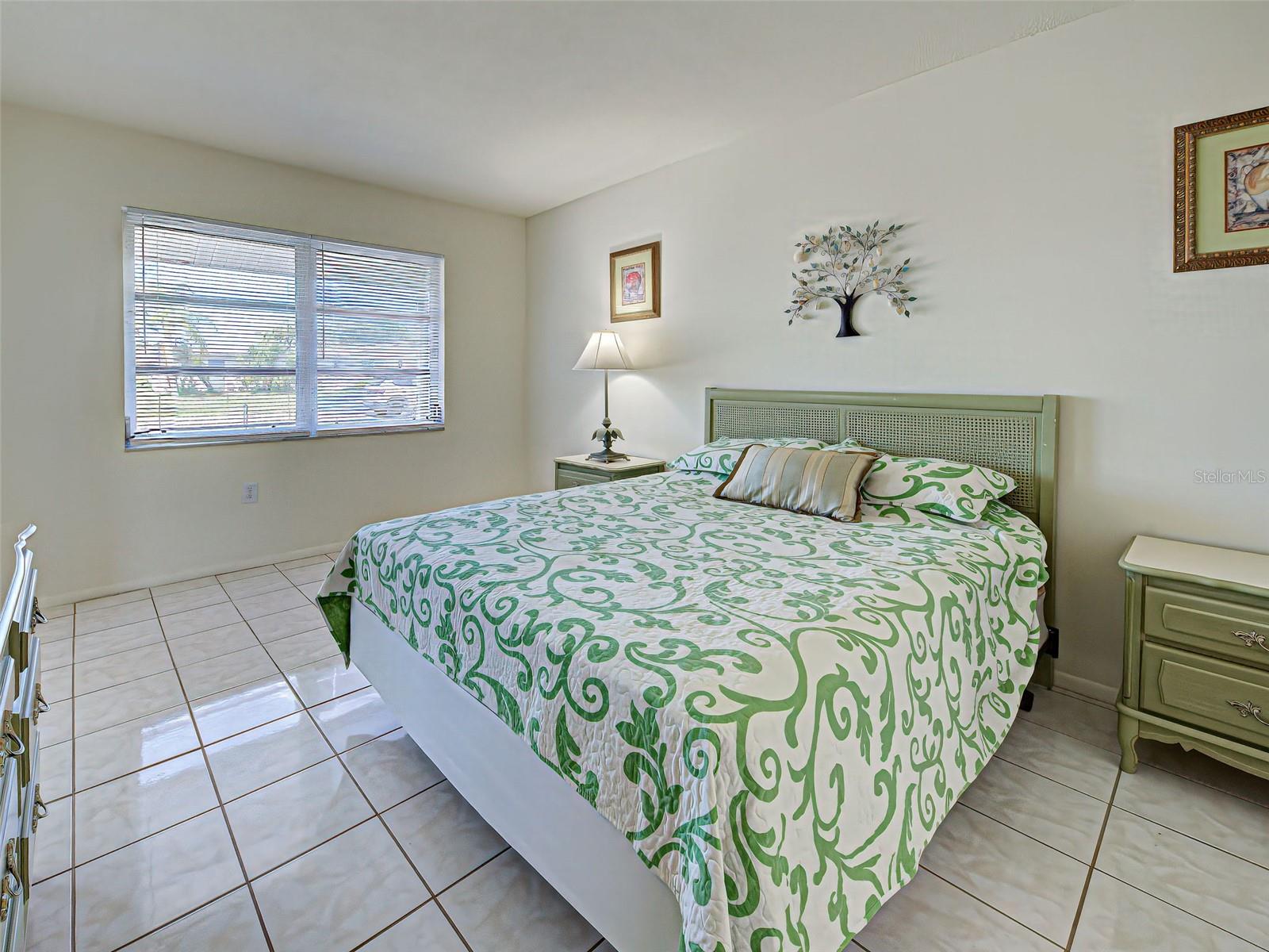 Image 42 of 68 For 441 Venetia Avenue