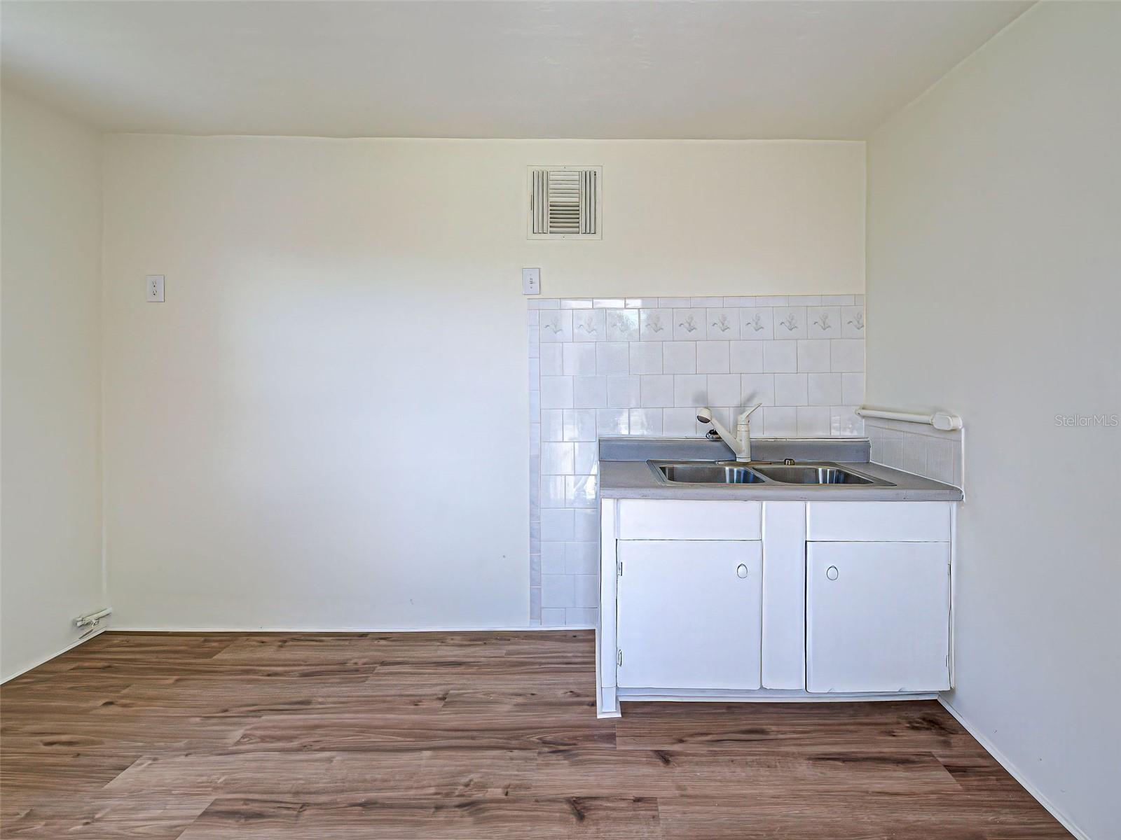 Image 53 of 68 For 441 Venetia Avenue