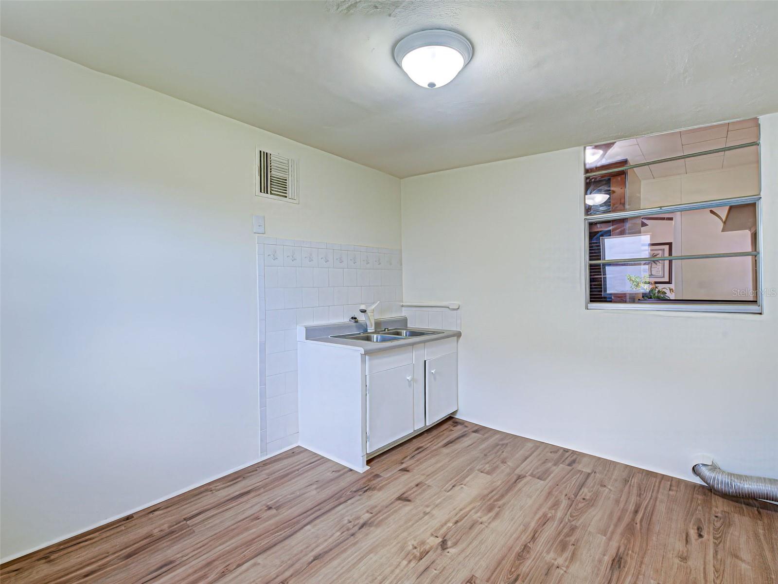Image 54 of 68 For 441 Venetia Avenue