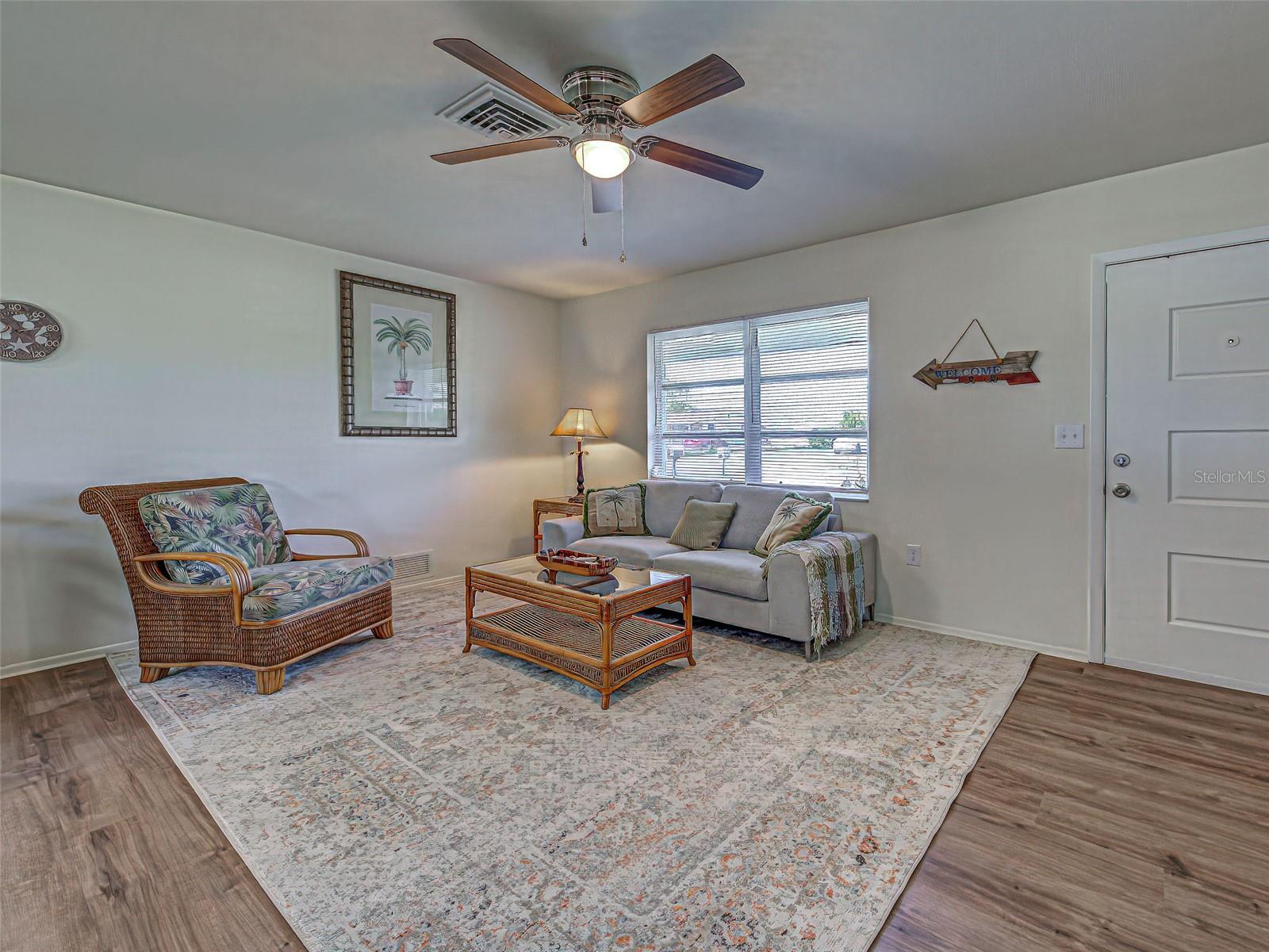 Image 9 of 68 For 441 Venetia Avenue
