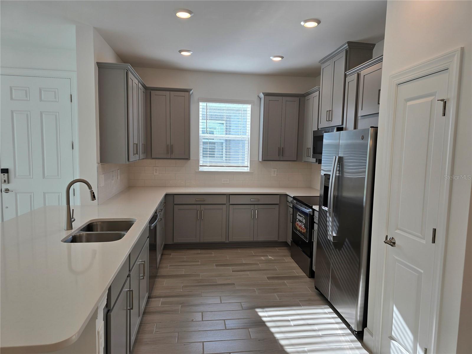 Image 4 of 23 For 16120 Ivy Ridge Court