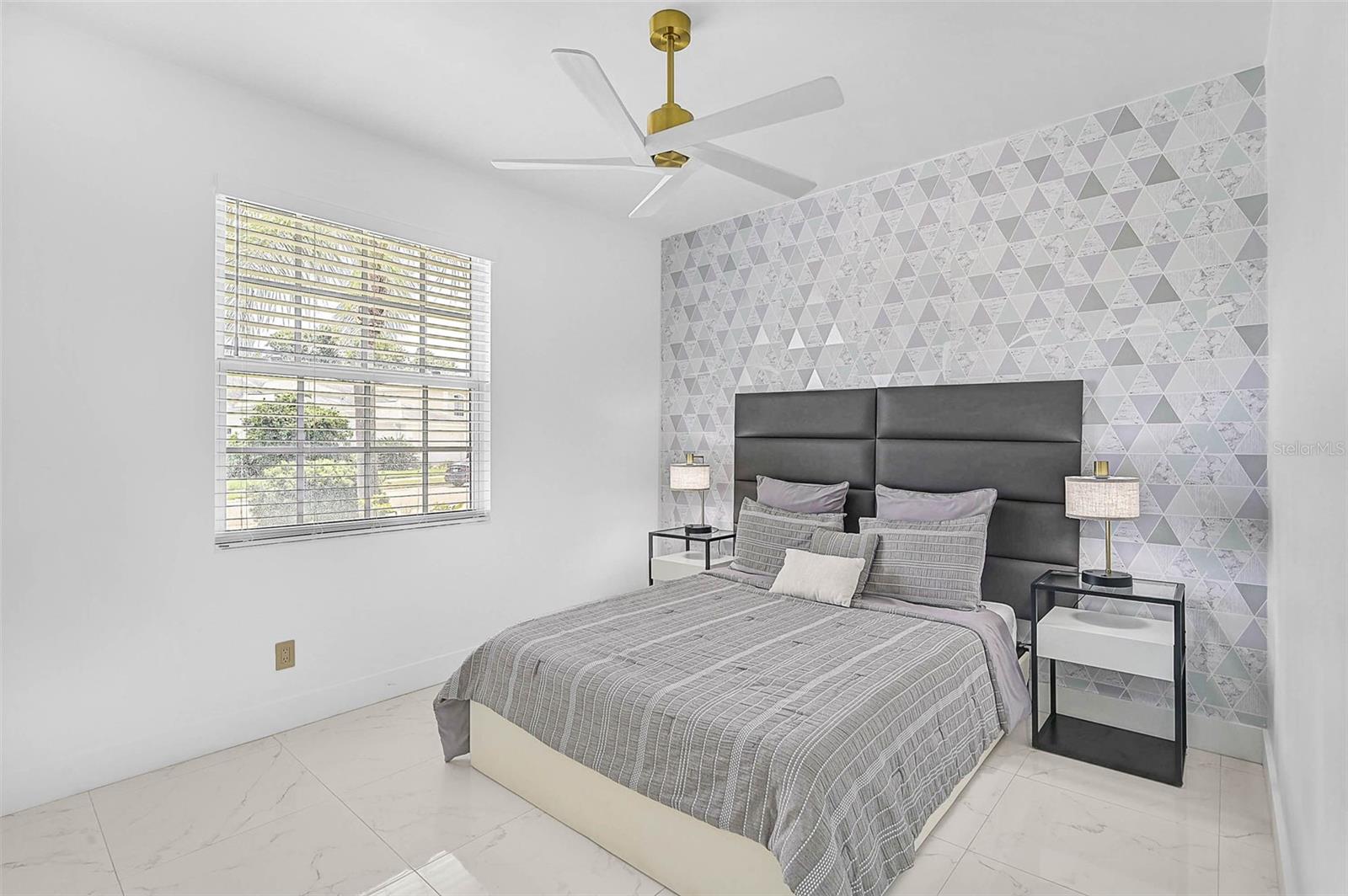 Image 21 of 36 For 4146 Westbourne Circle