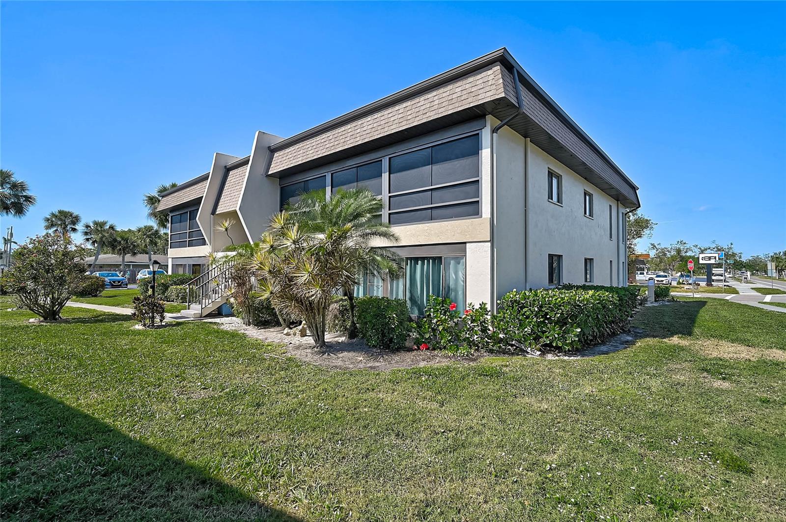 Image 2 of 36 For 1697 Northampton Street 1699-d
