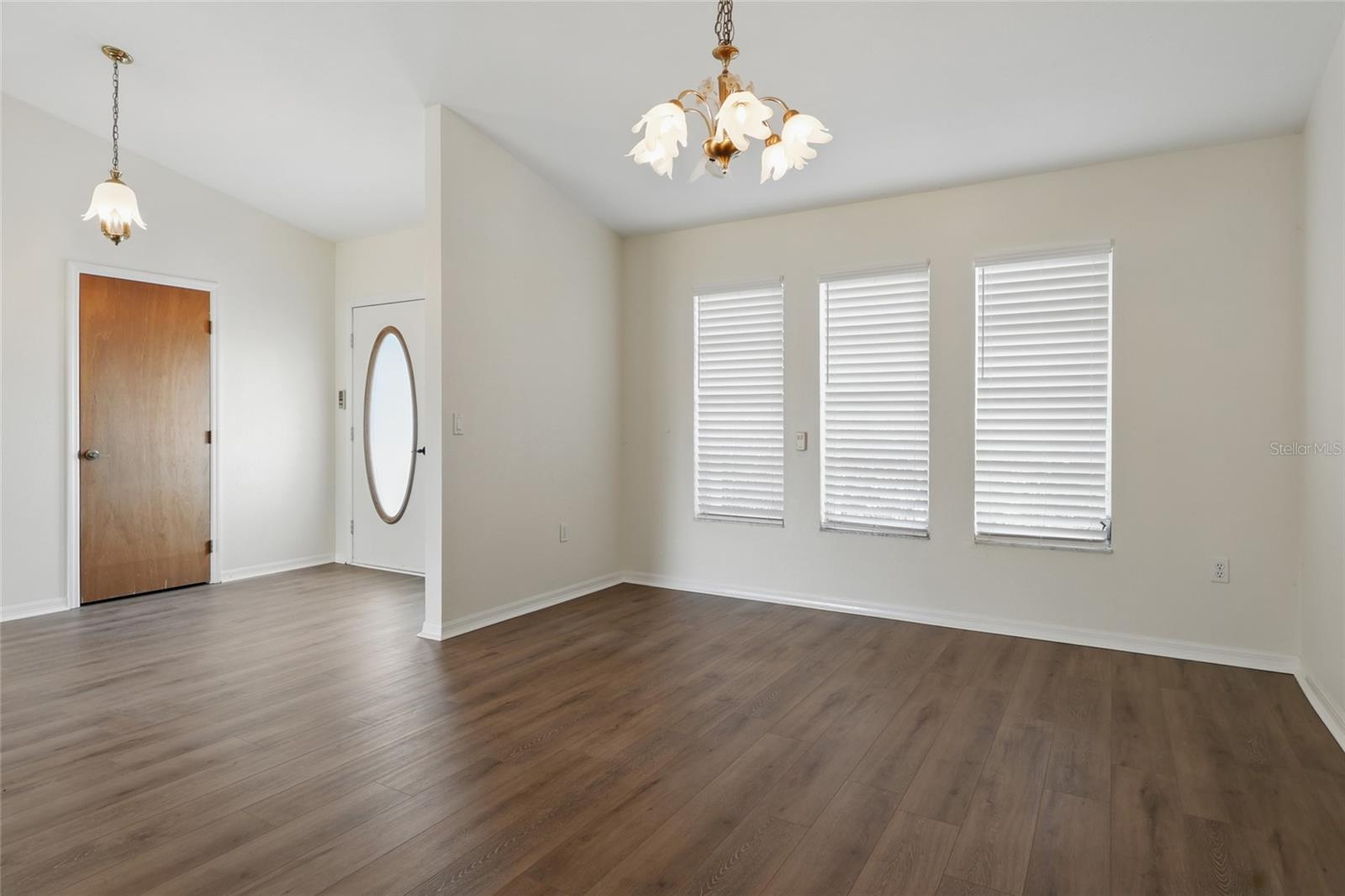Image 5 of 26 For 23116 Amethyst Avenue