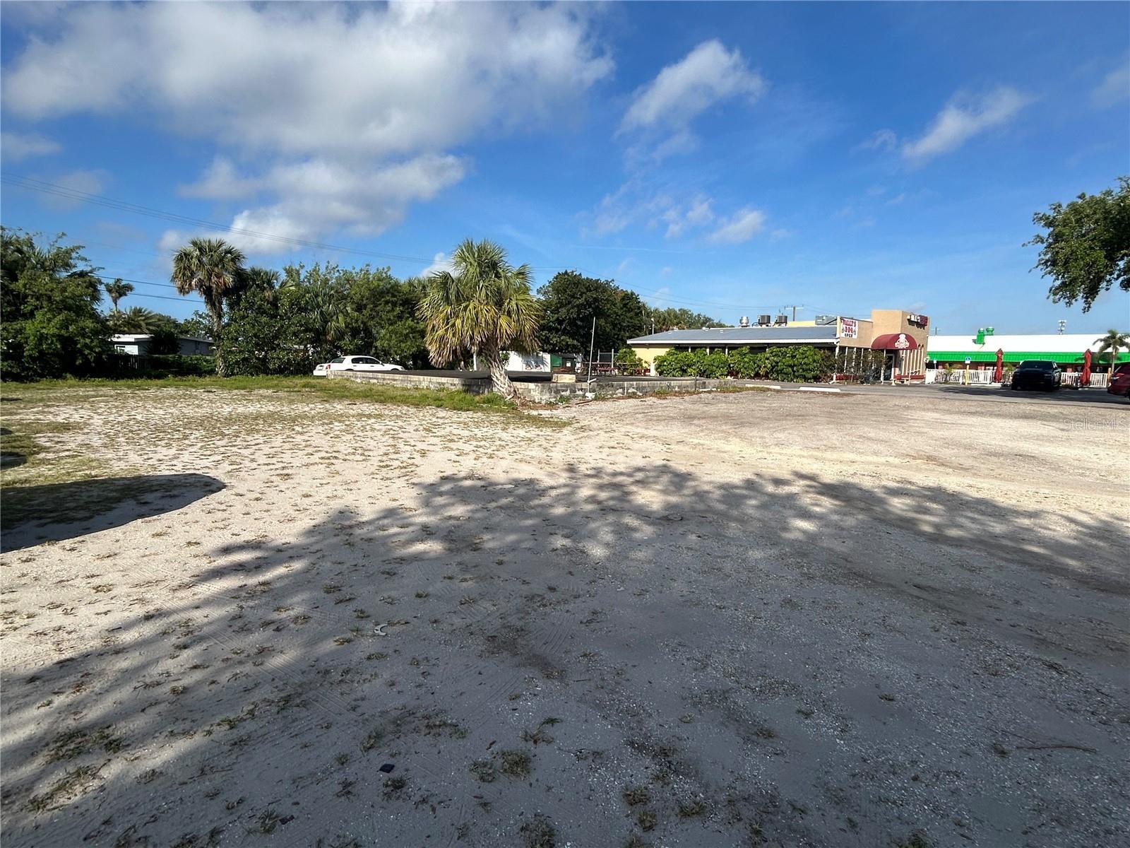 Image 3 of 5 For 3601 Tamiami Trail