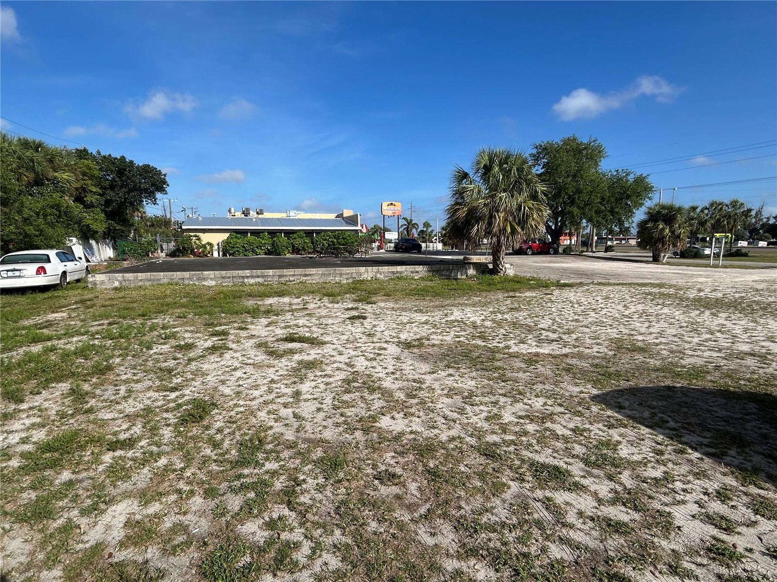 Image 4 of 5 For 3601 Tamiami Trail