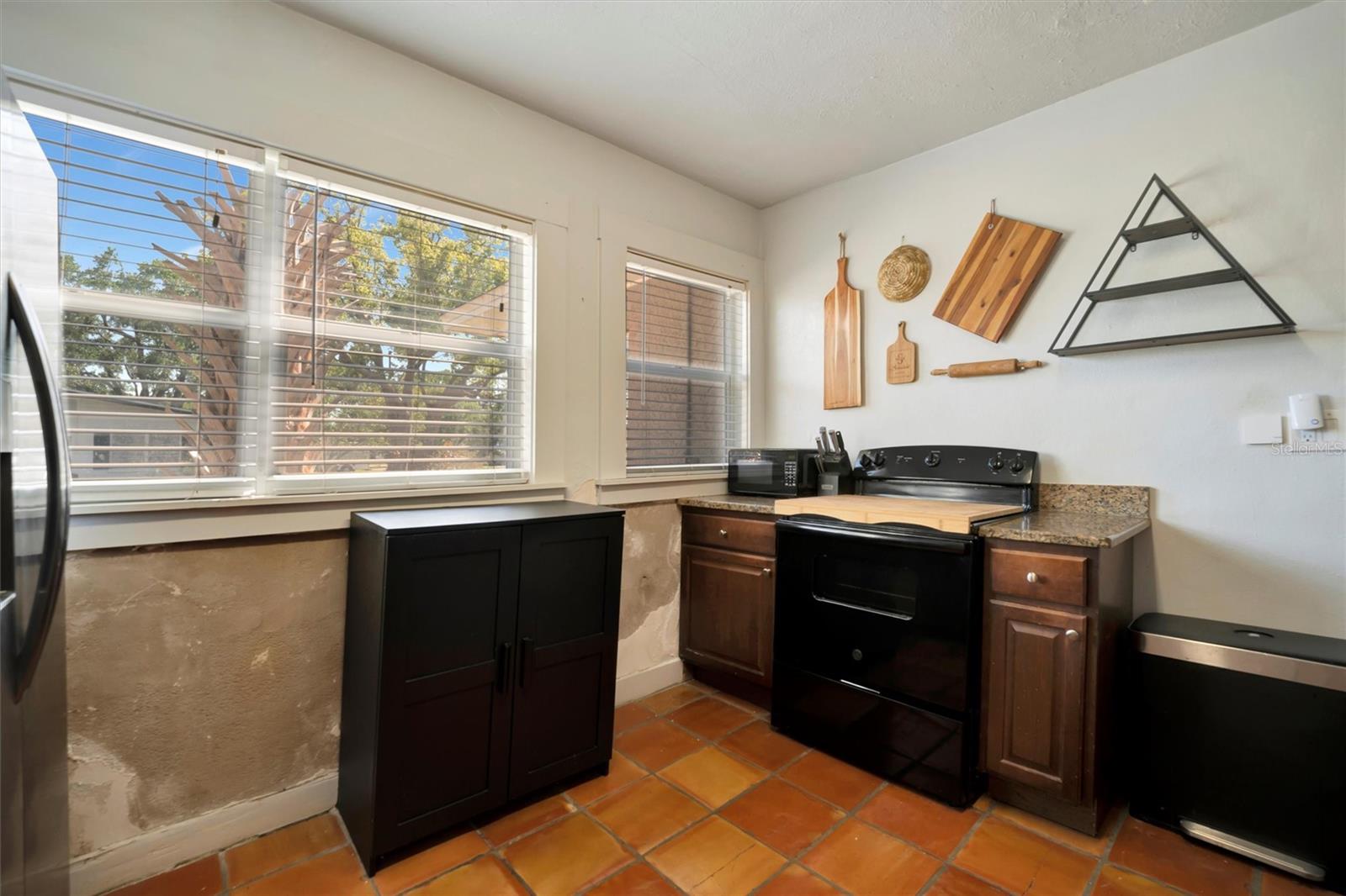 Image 10 of 32 For 229 42nd Street W