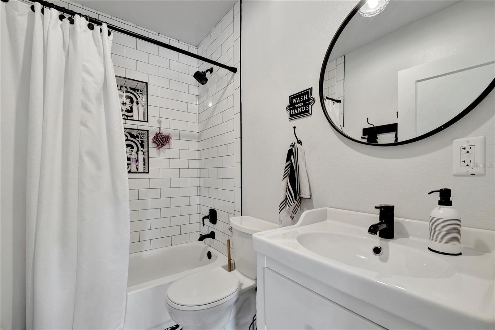 Image 14 of 32 For 229 42nd Street W