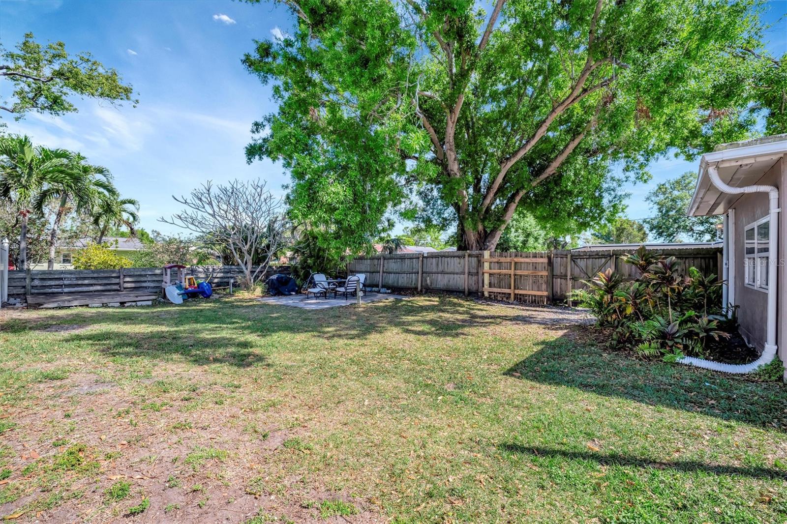 Image 26 of 32 For 229 42nd Street W