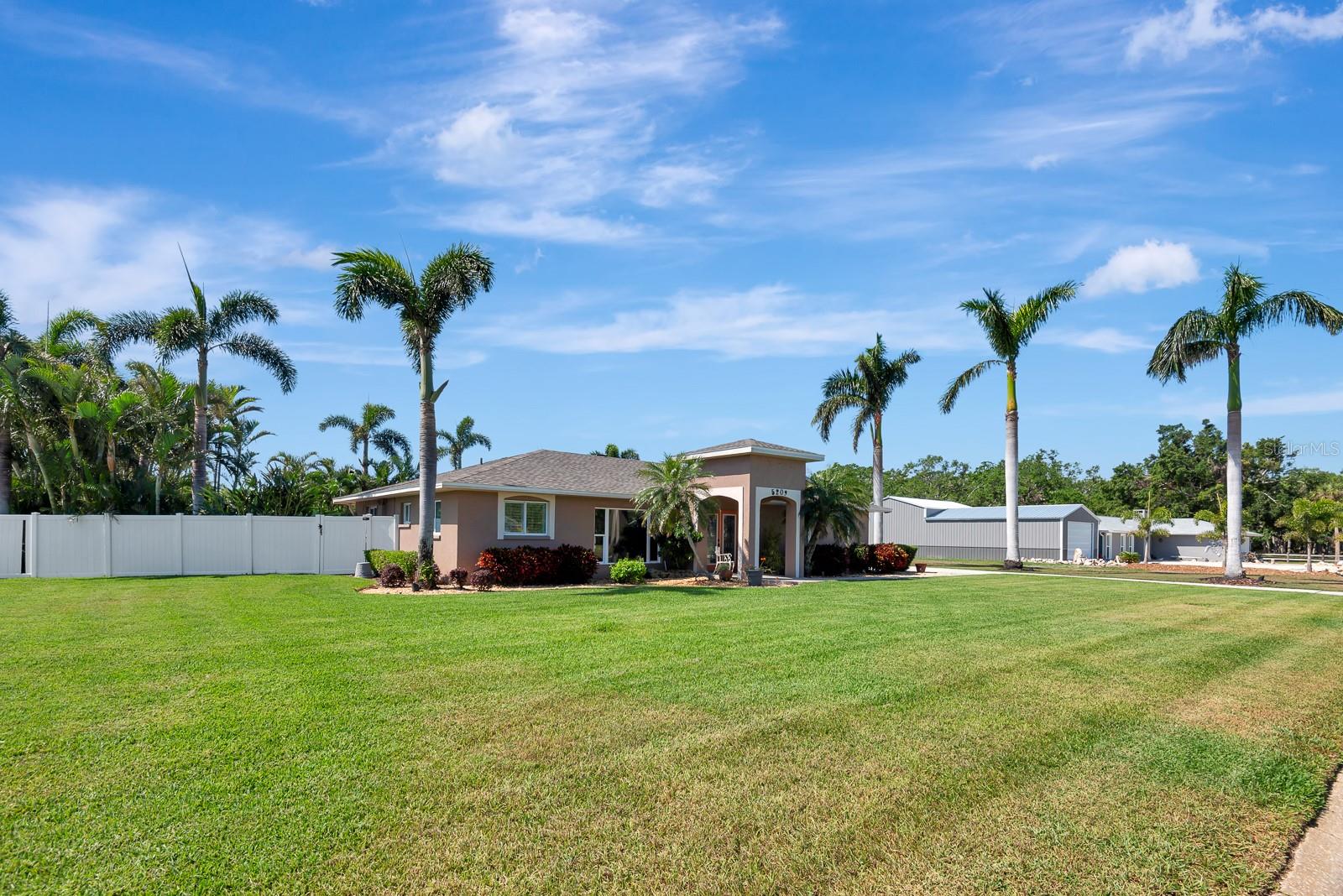 Image 3 of 57 For 5209 26th Avenue W