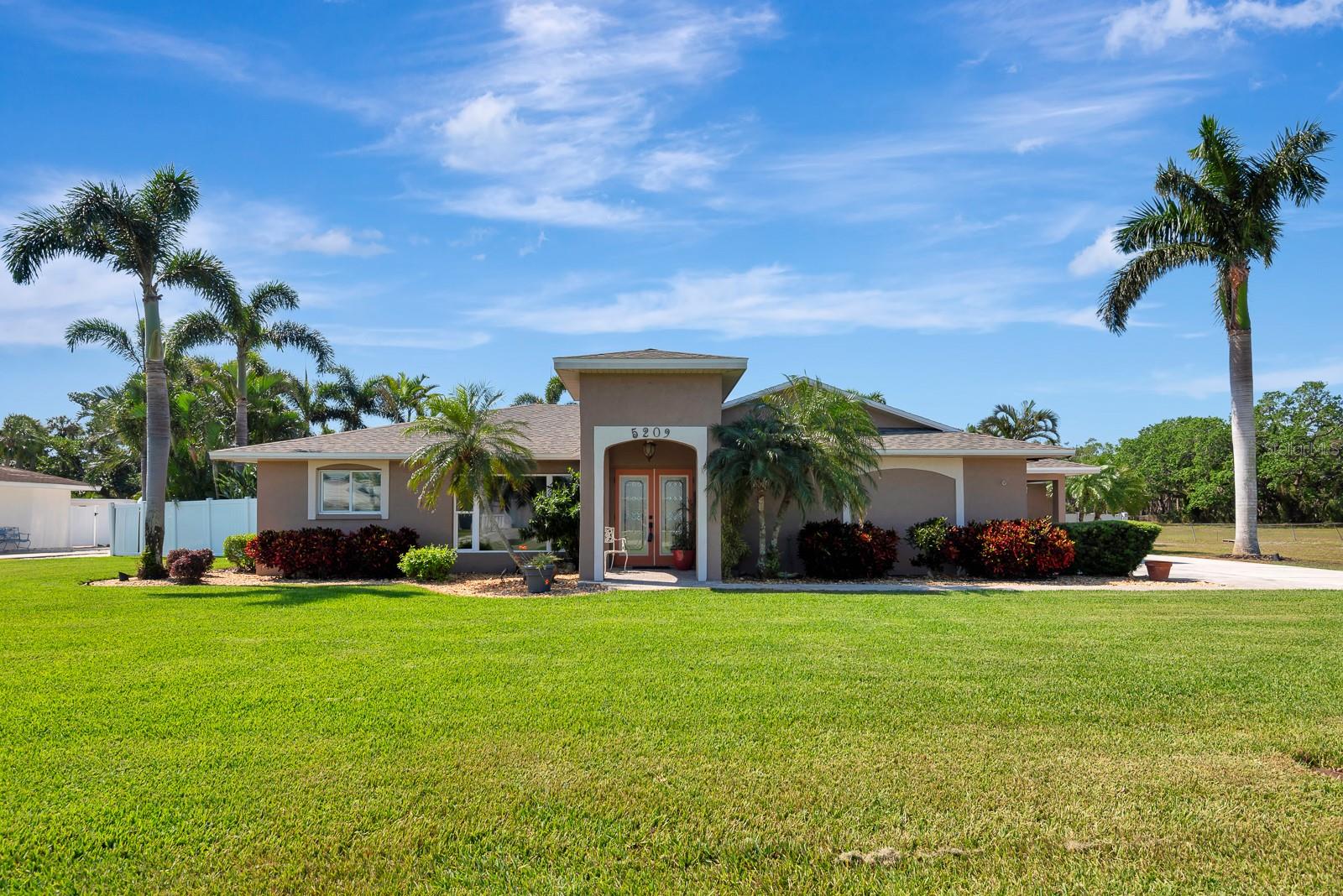 Image 5 of 57 For 5209 26th Avenue W