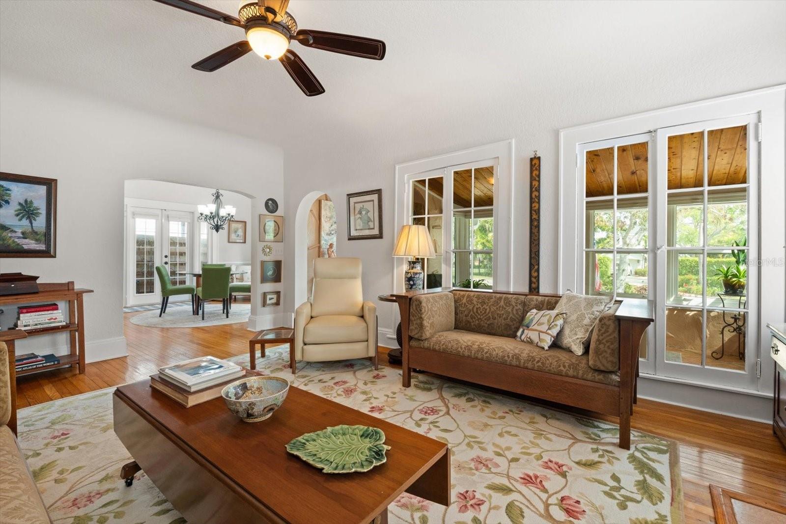 Listing photo id 10 for 4109 Riverview Boulevard