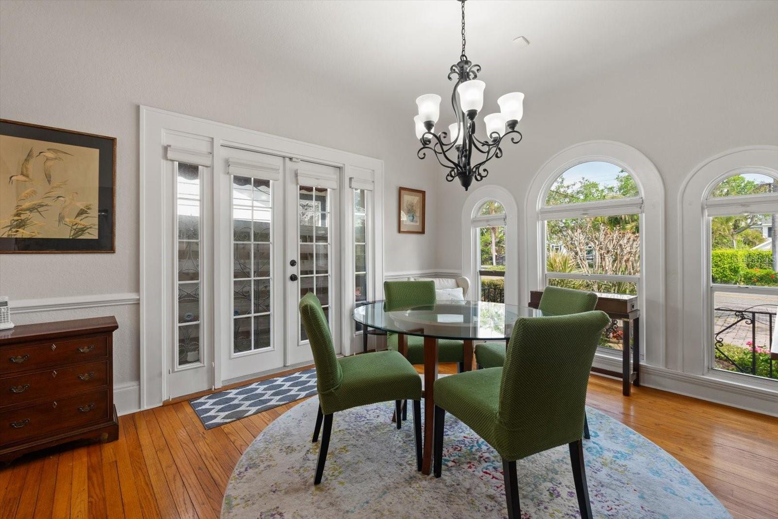 Listing photo id 11 for 4109 Riverview Boulevard