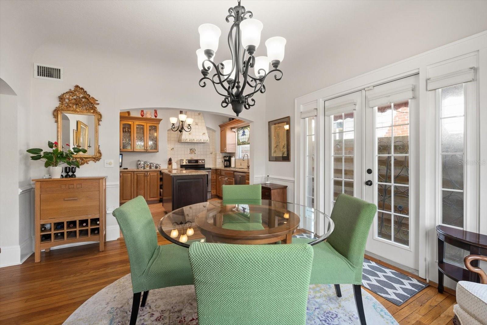 Listing photo id 12 for 4109 Riverview Boulevard