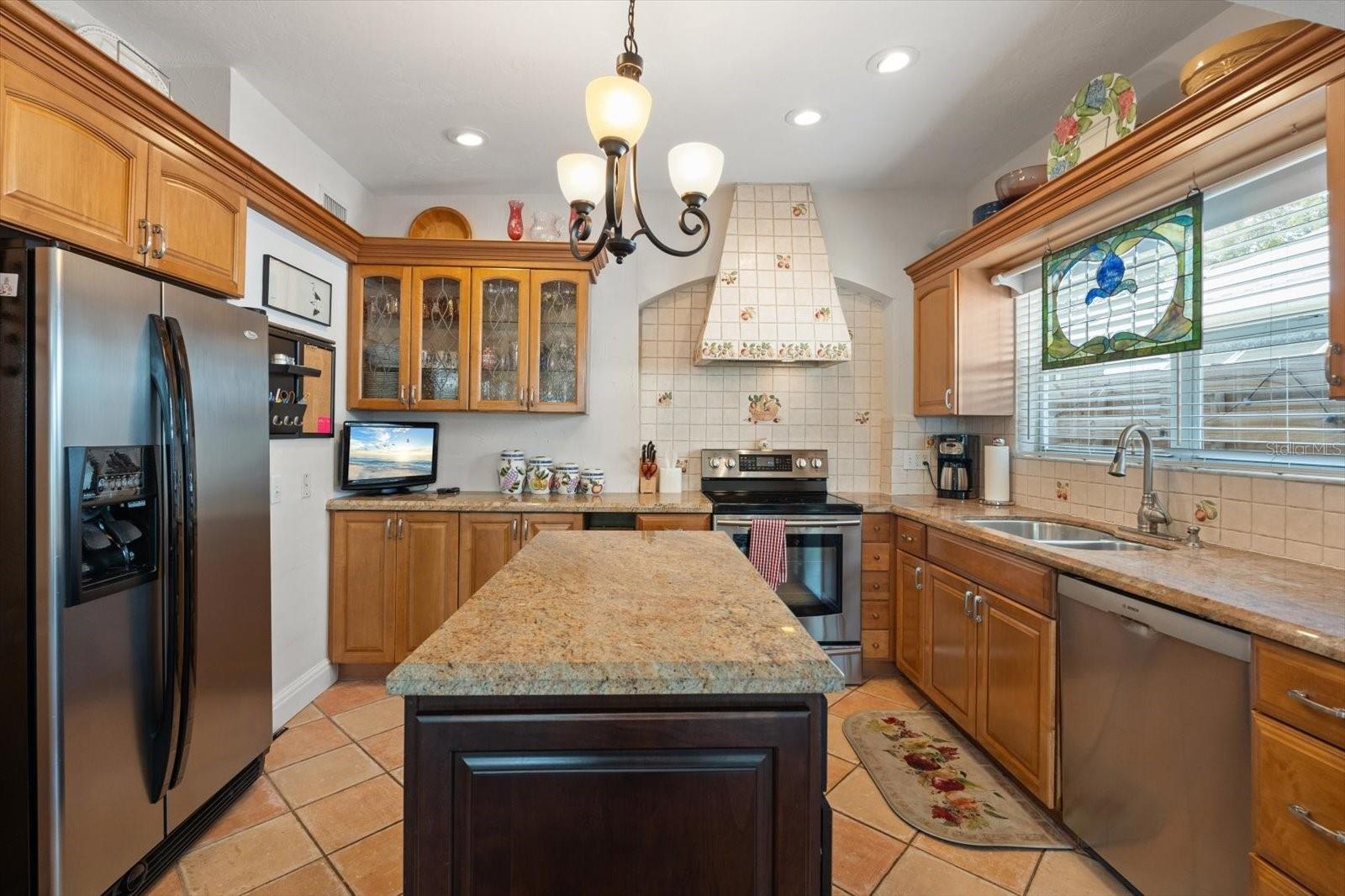 Listing photo id 13 for 4109 Riverview Boulevard