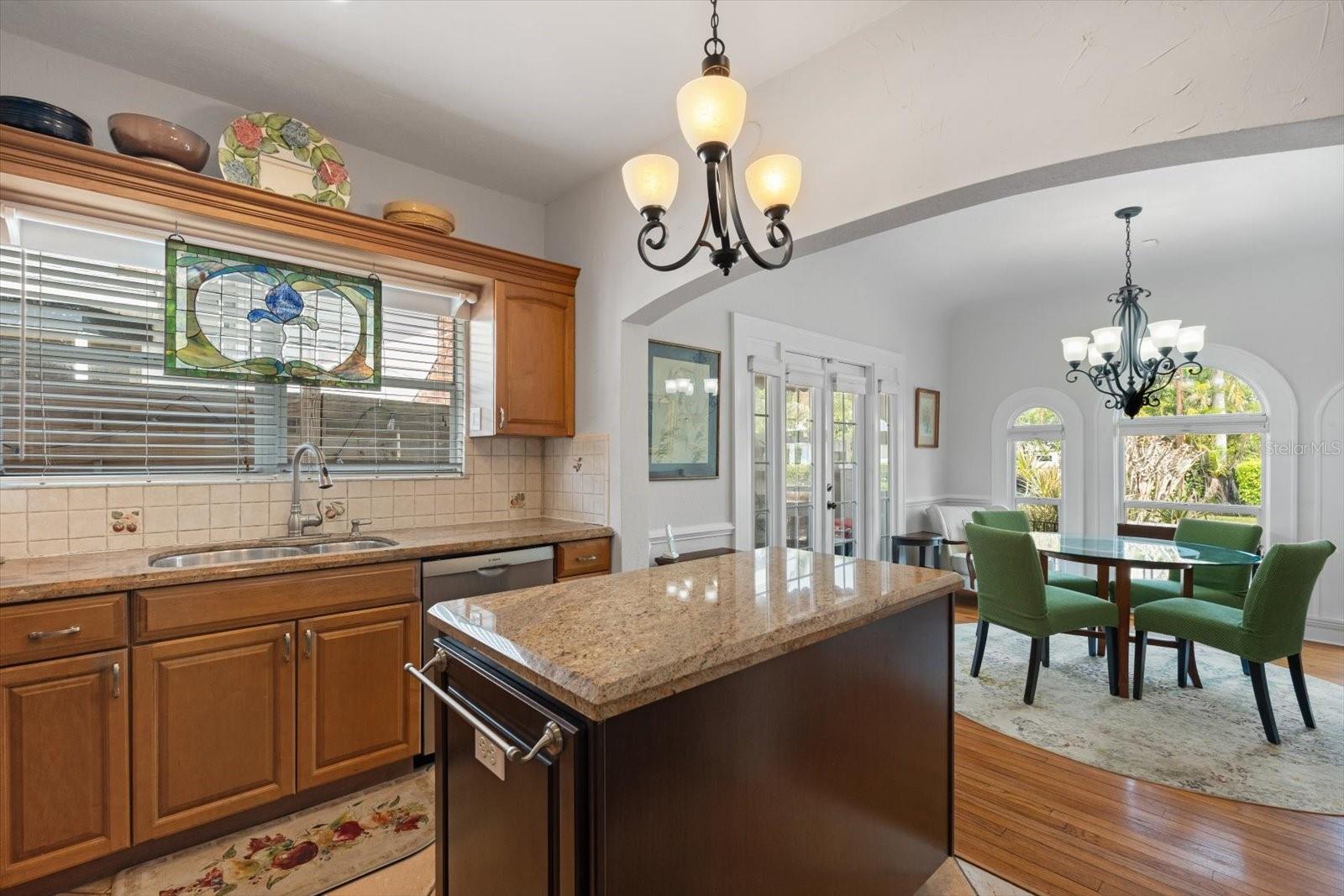 Listing photo id 15 for 4109 Riverview Boulevard