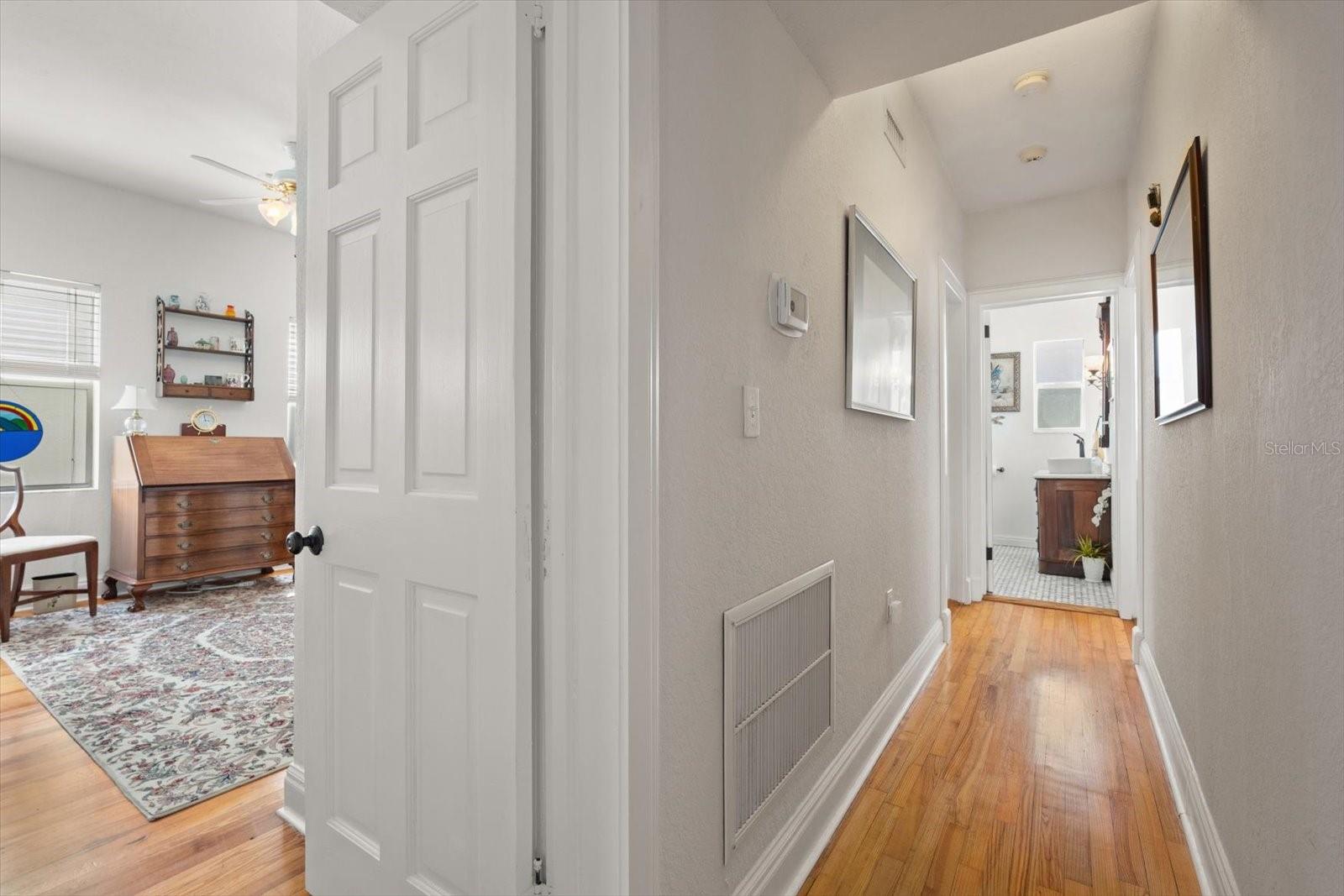 Listing photo id 16 for 4109 Riverview Boulevard