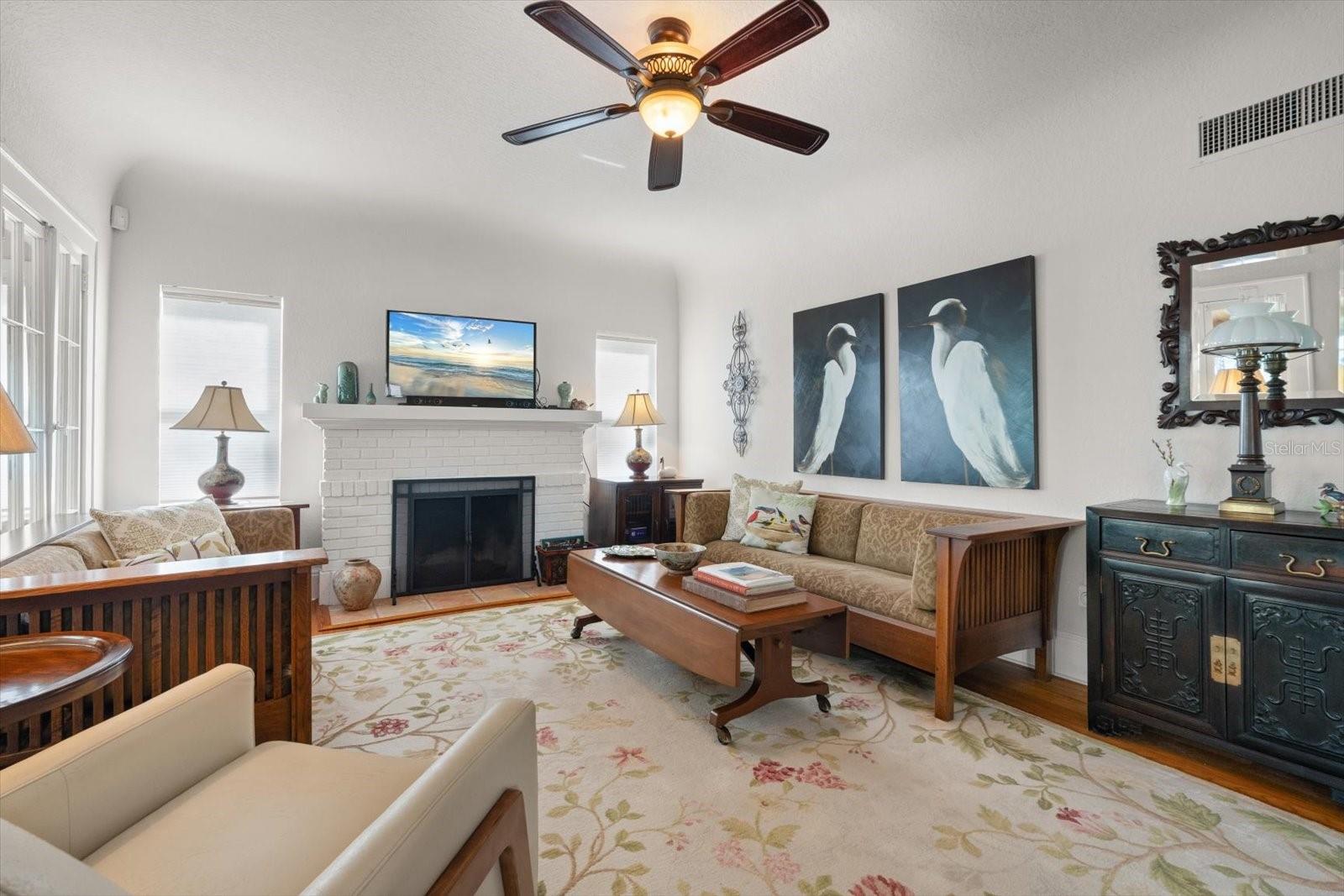 Listing photo id 1 for 4109 Riverview Boulevard