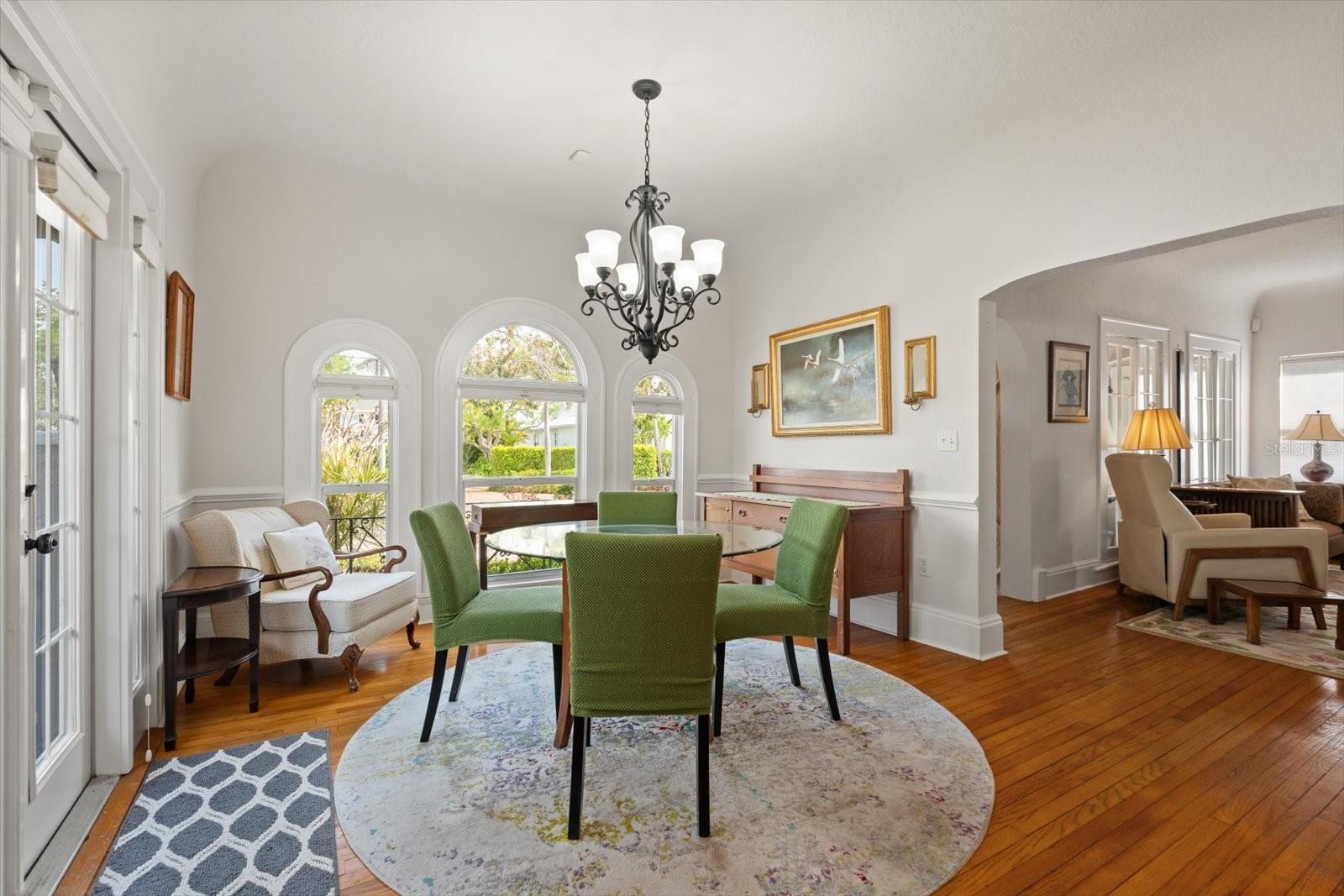 Listing photo id 2 for 4109 Riverview Boulevard
