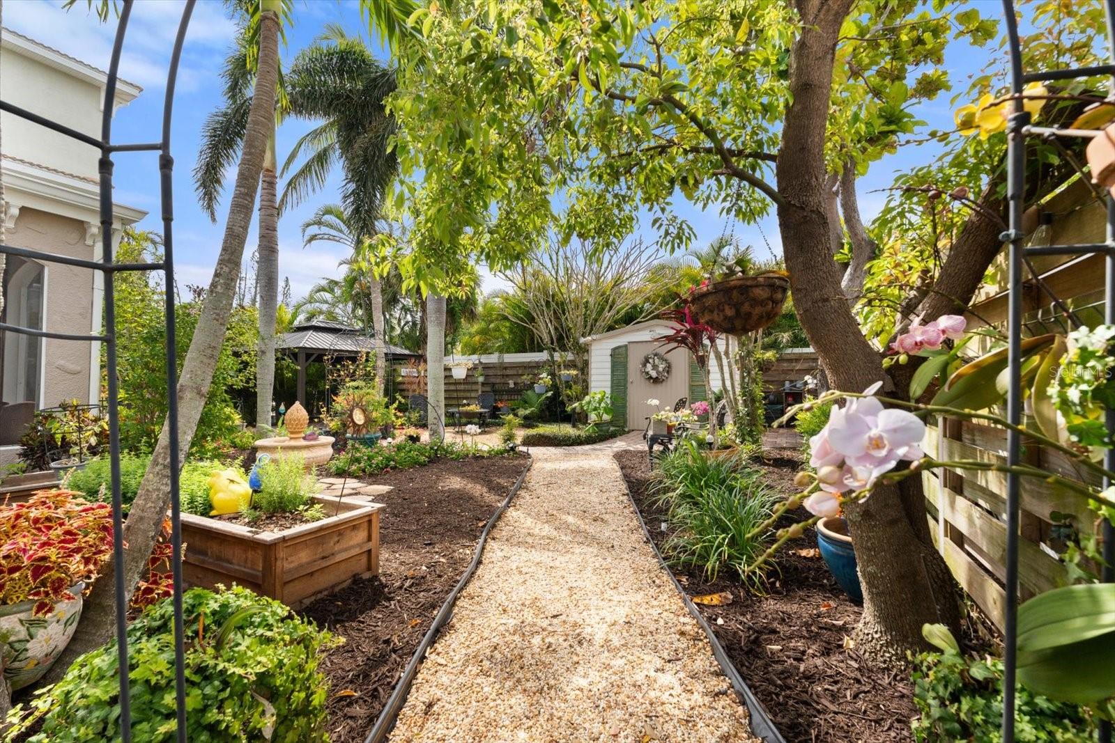 Listing photo id 3 for 4109 Riverview Boulevard