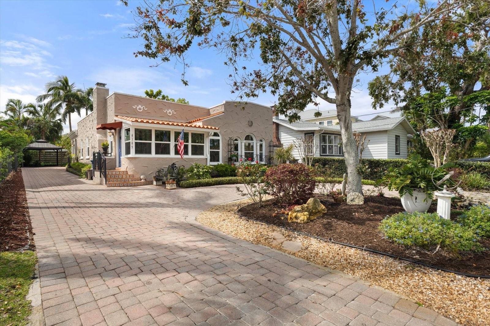 Listing photo id 5 for 4109 Riverview Boulevard
