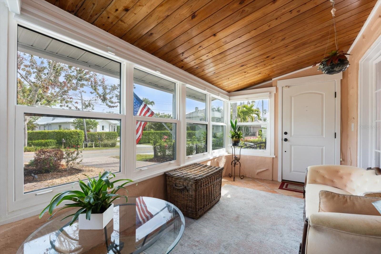 Listing photo id 7 for 4109 Riverview Boulevard