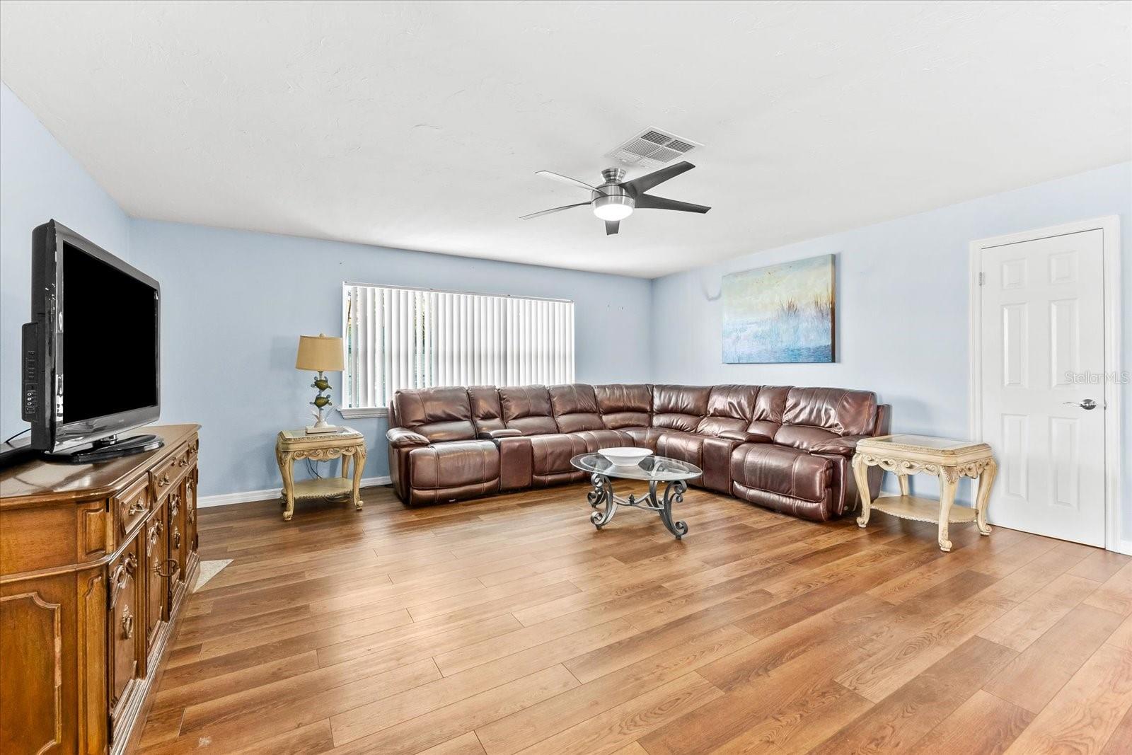 Image 15 of 51 For 5563 America Drive