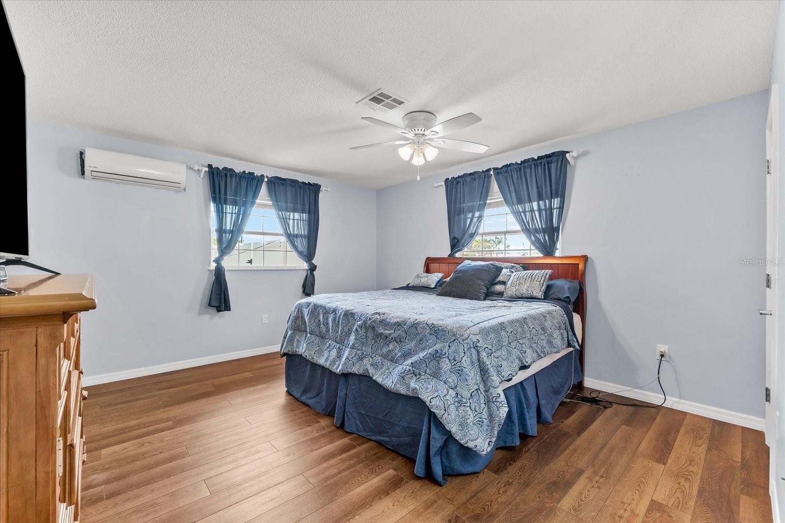 Image 17 of 51 For 5563 America Drive