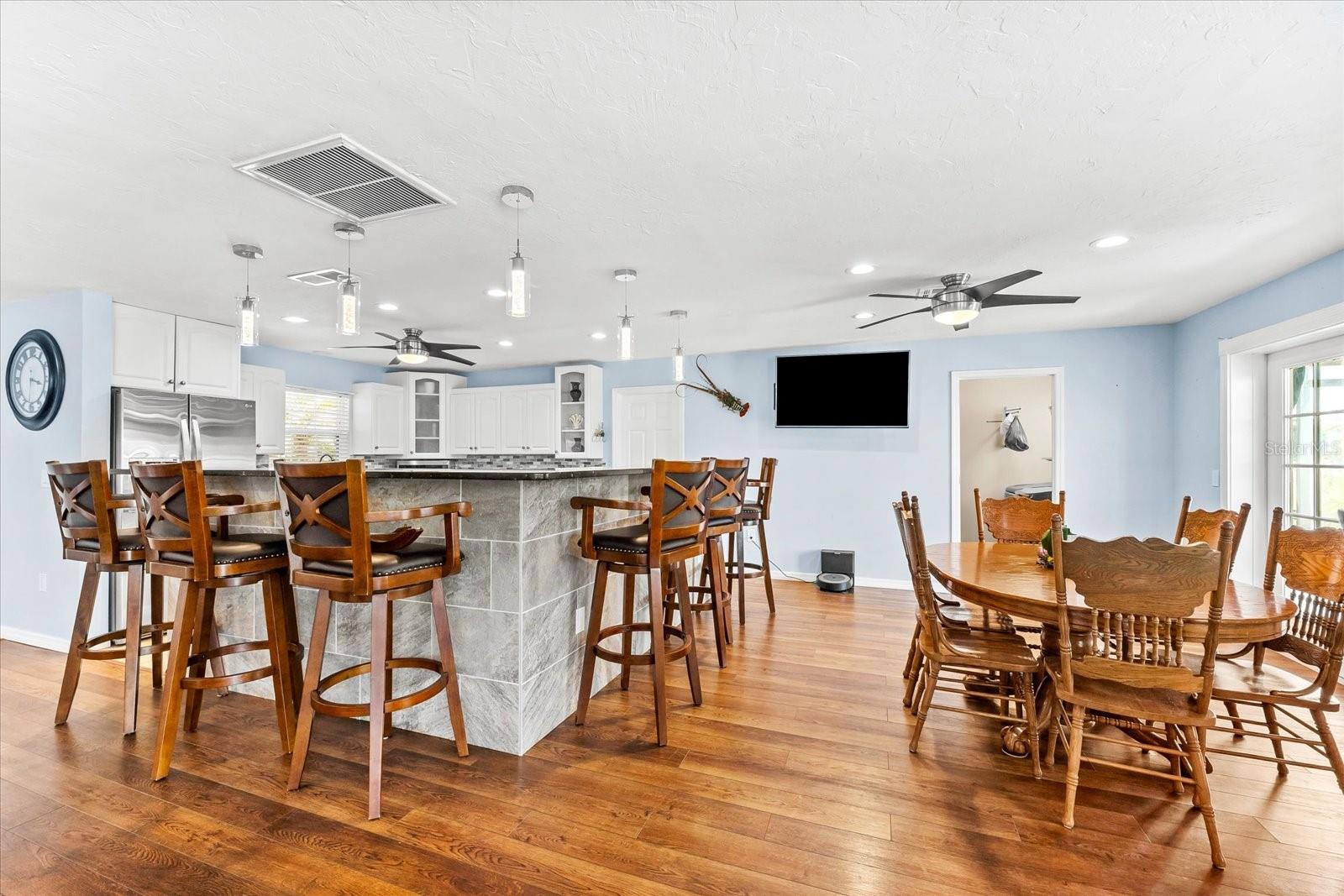 Image 9 of 51 For 5563 America Drive